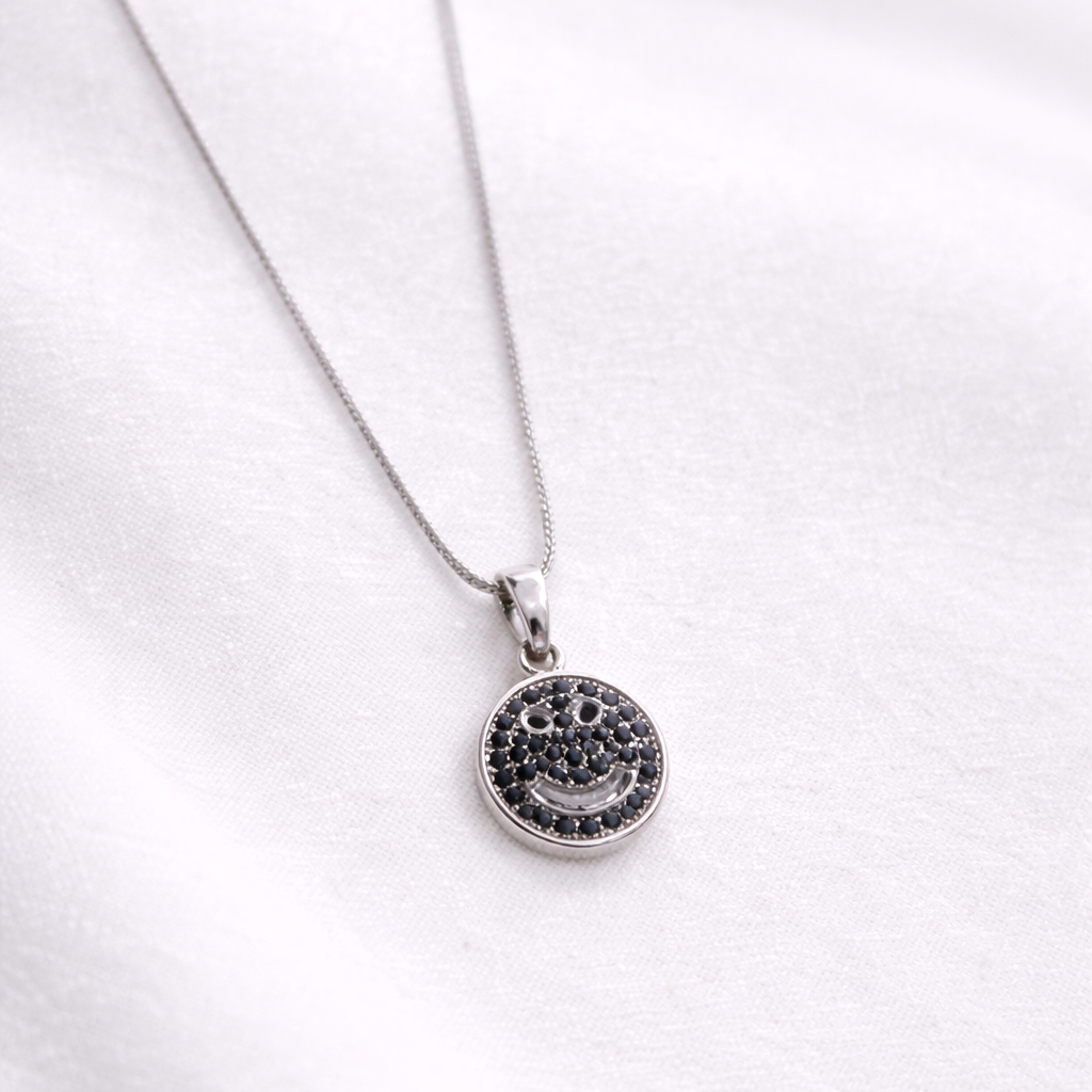 Collier Smiley Élégant en Argent – Style Chic & Tendance