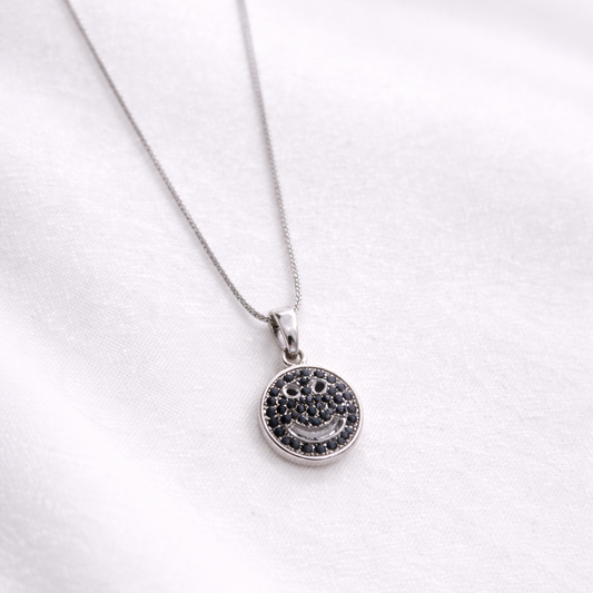 Collier Smiley Élégant en Argent – Style Chic & Tendance
