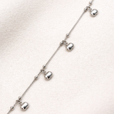 Gourmette Élégance Argentée à Breloques Pendantes