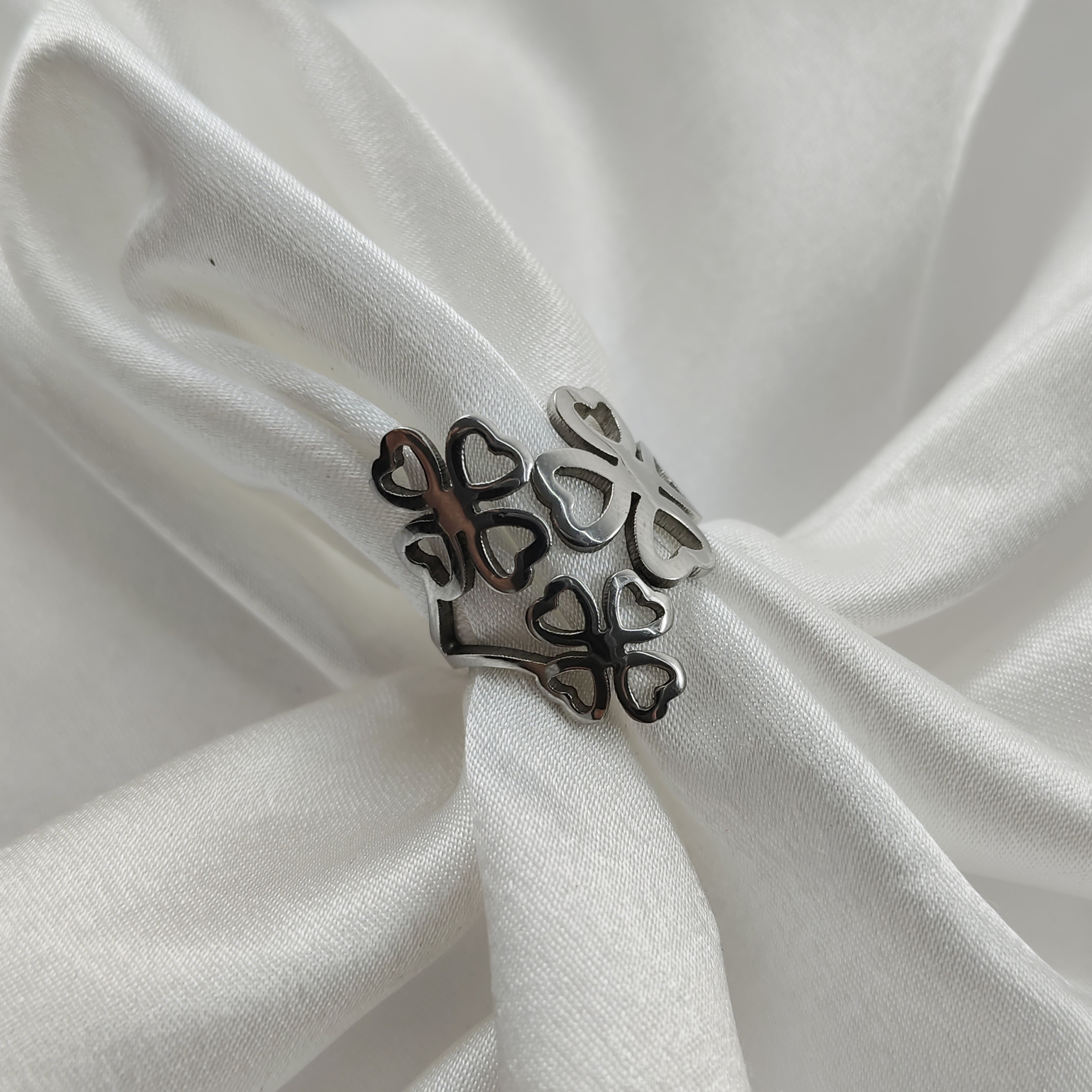 Bague en acier inoxydable papillons ajourés – Élégance et légèreté