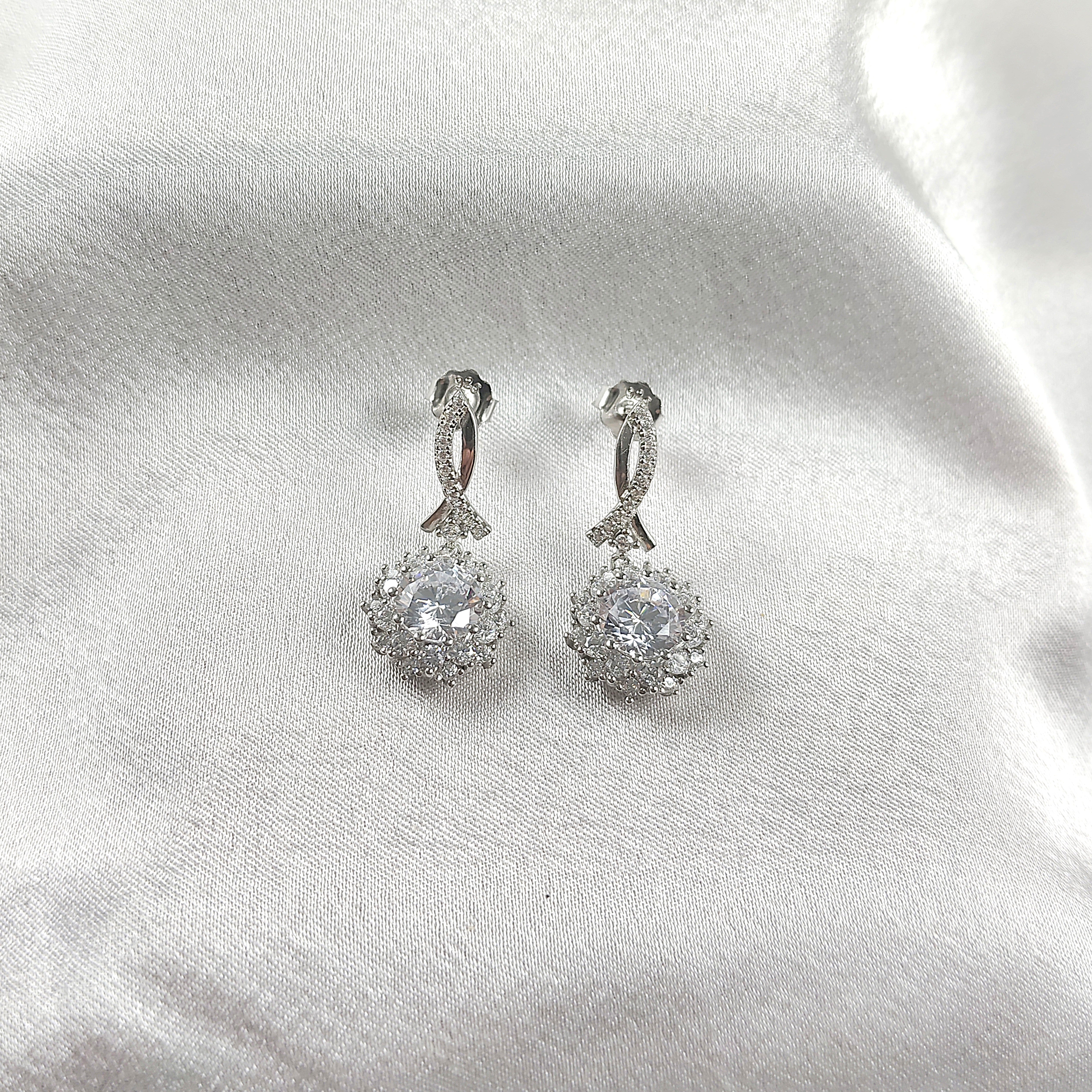 Boucles d’Oreilles “Éclat Infini” en Argent et Zircons