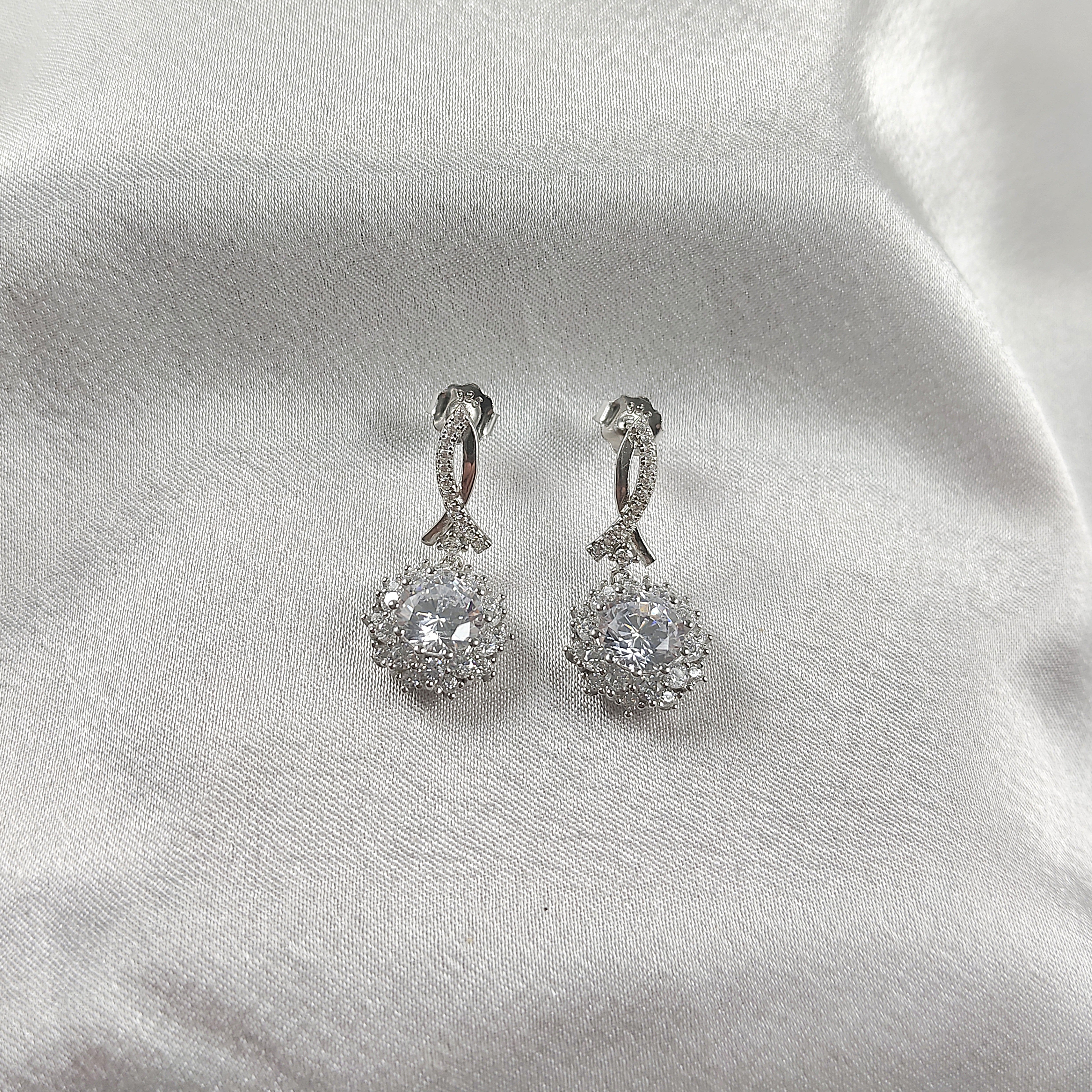 Boucles d’Oreilles “Éclat Infini” en Argent et Zircons