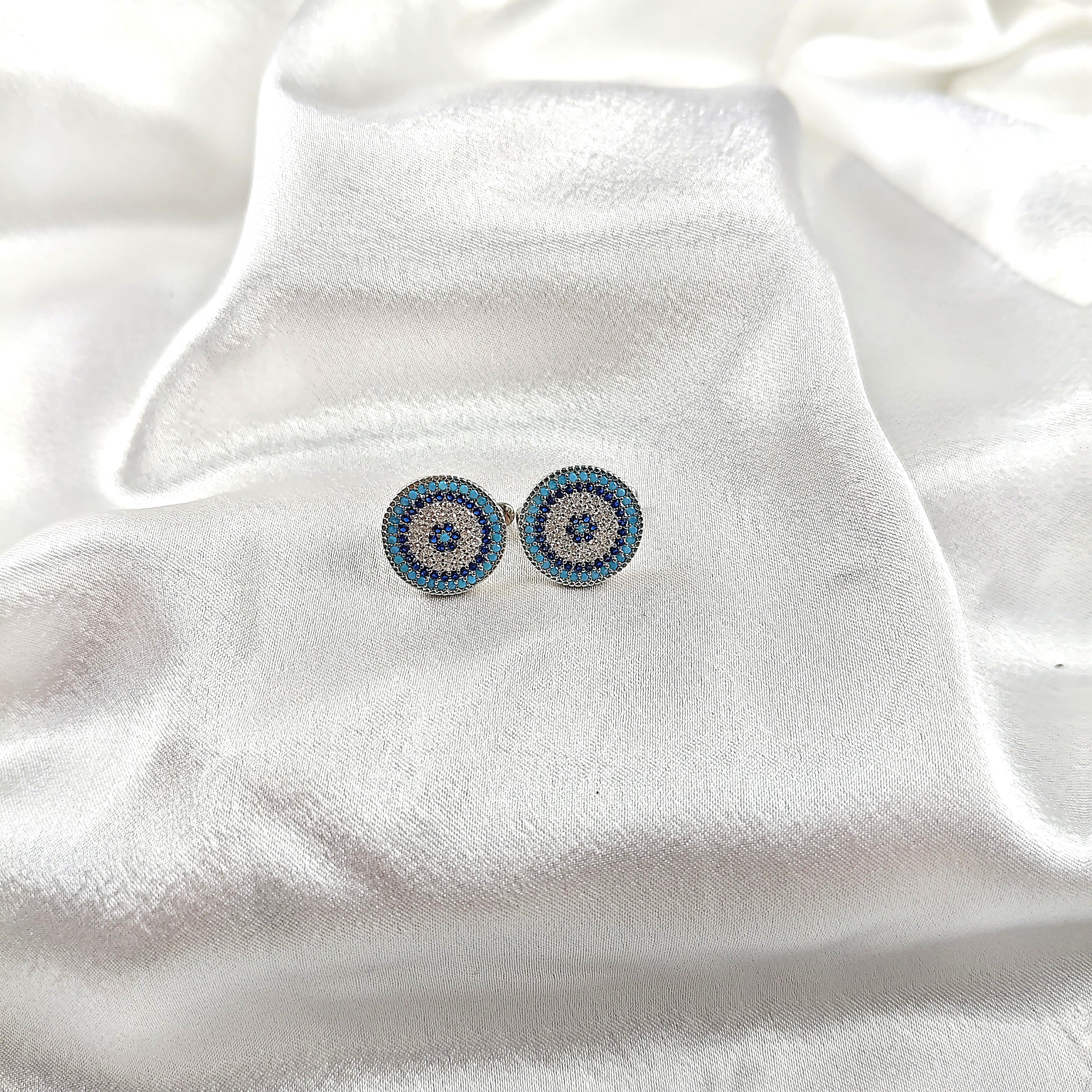 Boucles d’Oreilles “Œil Protecteur” en Argent et Zircons Bleus