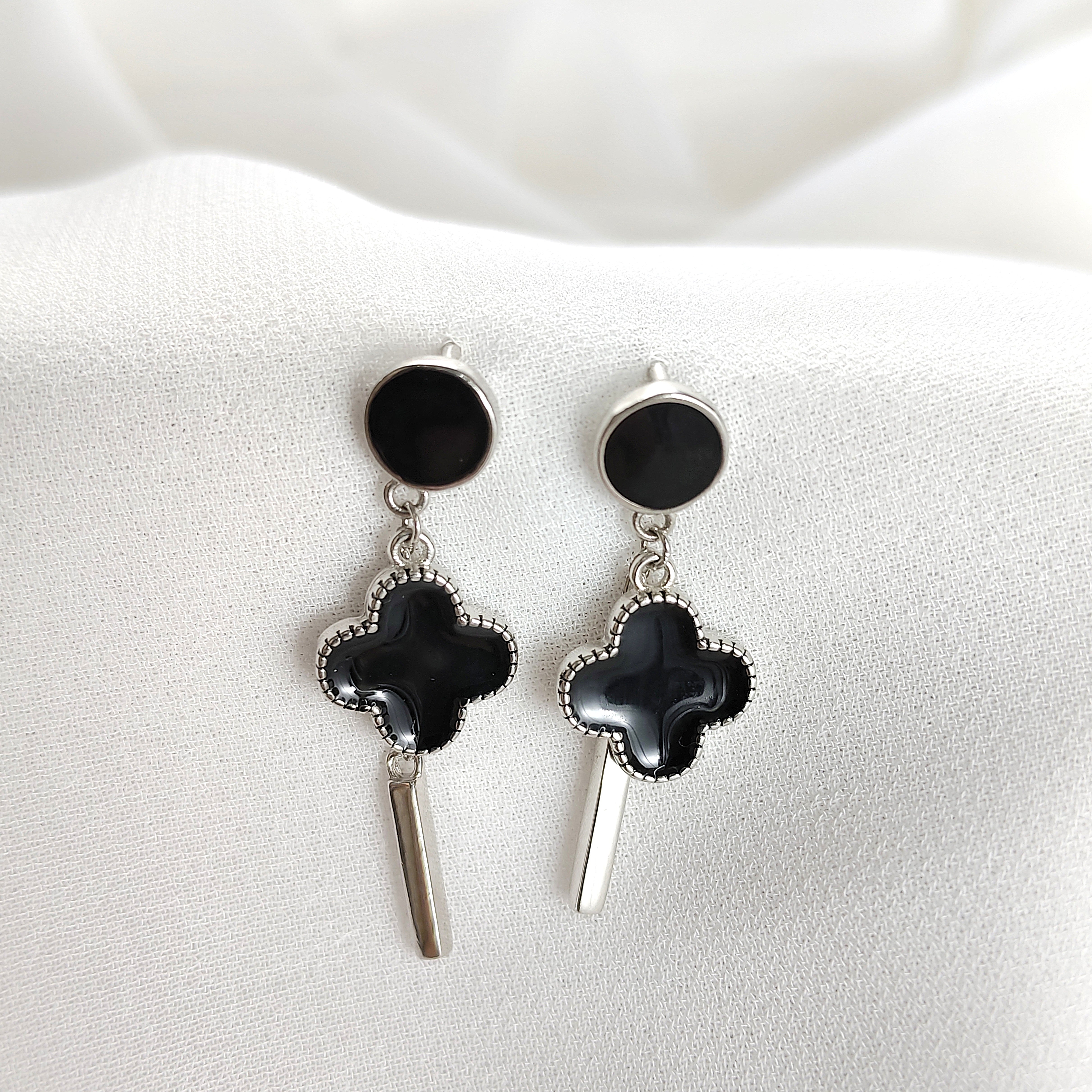 Boucles d’Oreilles Trèfle Élégant en Argent