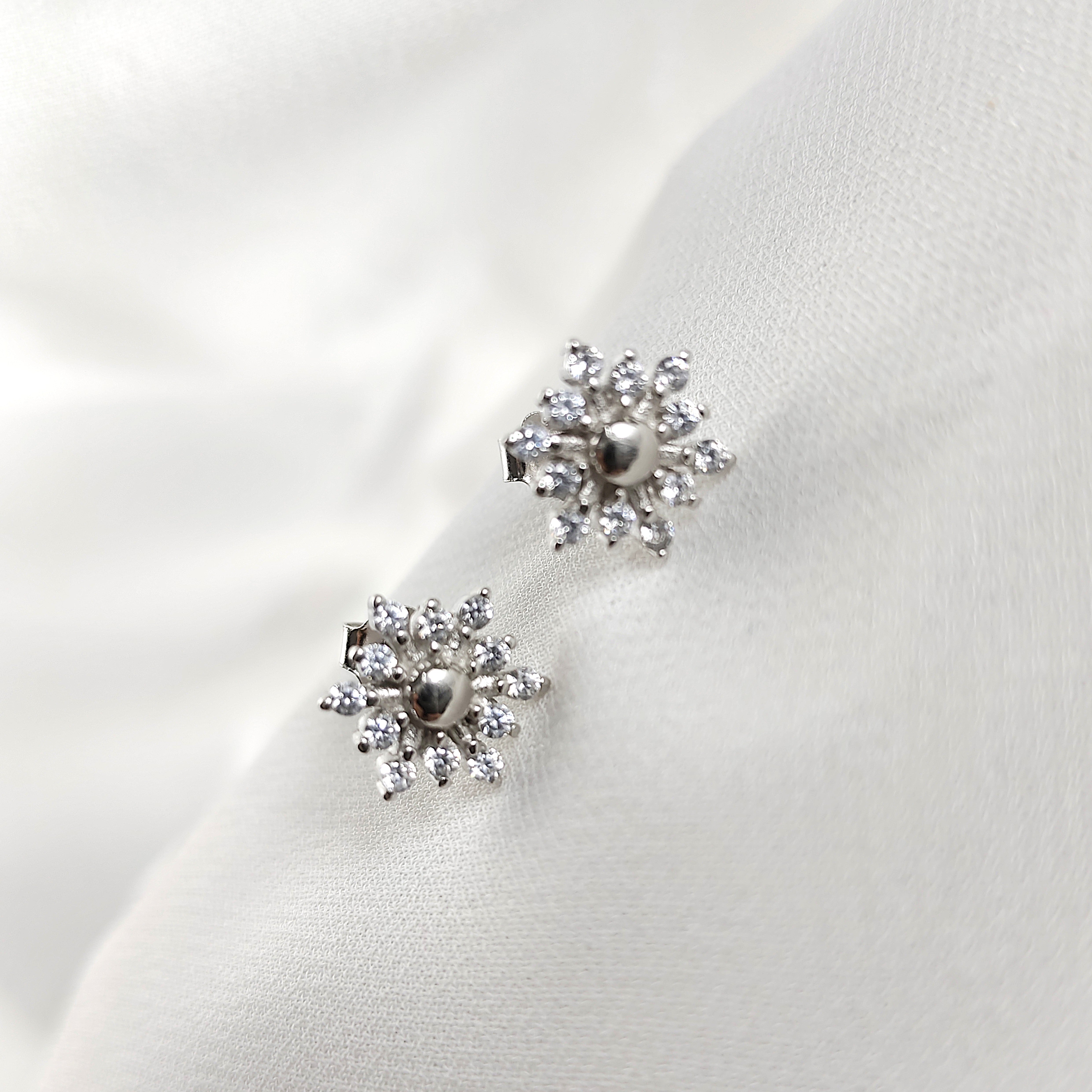 Boucles d’Oreilles Fleur Scintillante en Argent 925