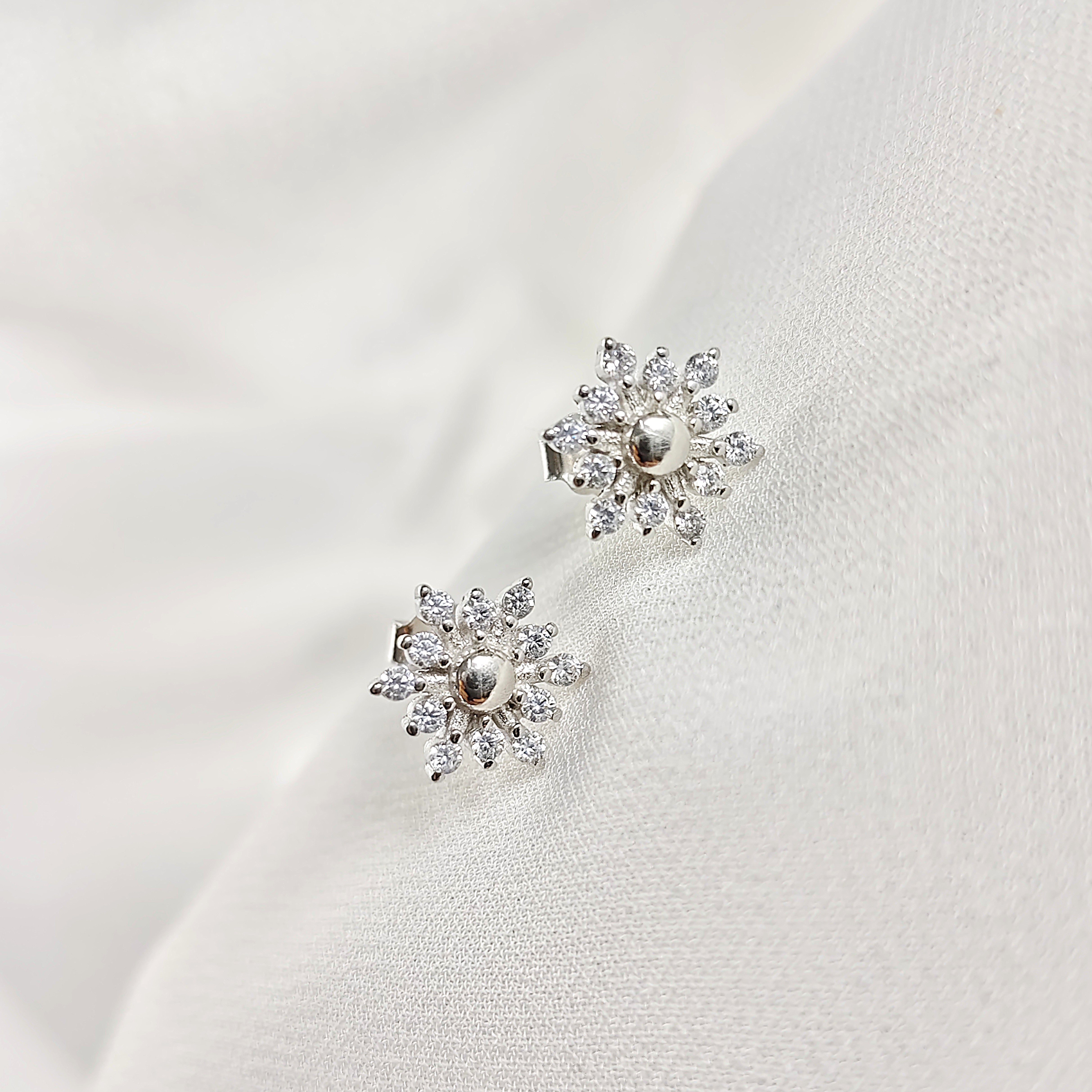 Boucles d’Oreilles Fleur Scintillante en Argent 925