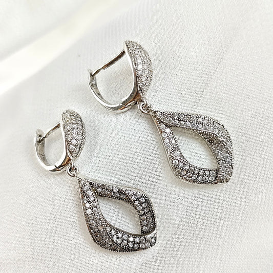 Boucles d’Oreilles Goutte Élégante en Argent 925 – Zircons Scintillants