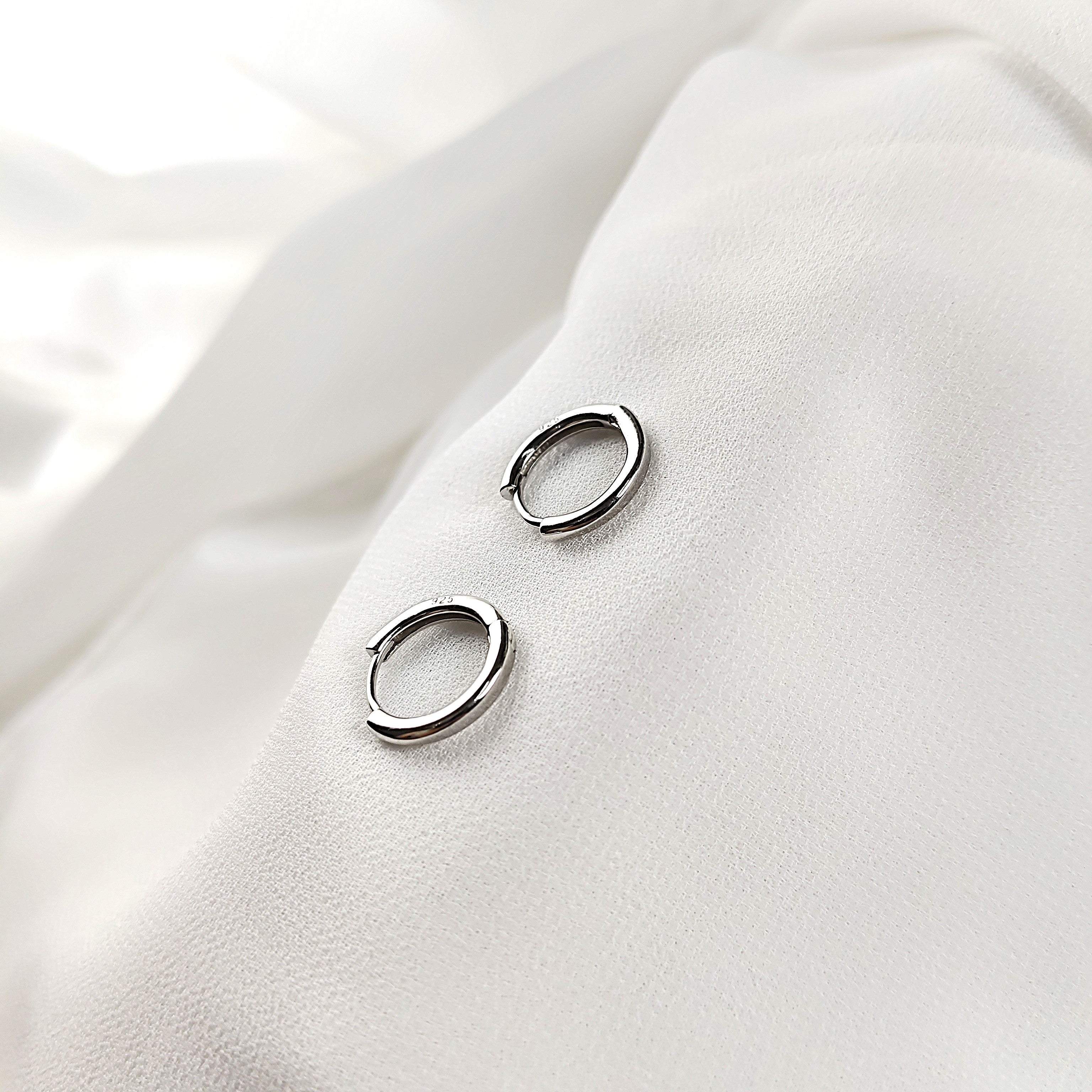 Créoles Minimalistes en Argent 925 – Élégance Intemporelle