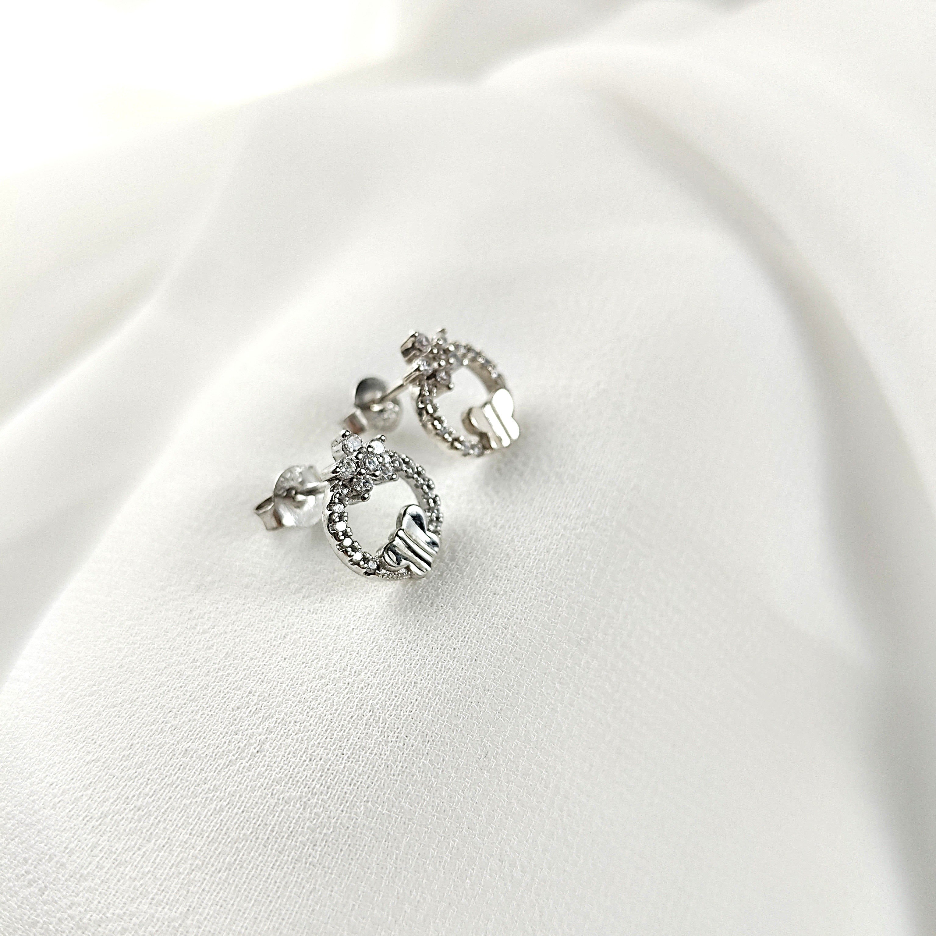 Mini Créoles Étincelantes en Argent 925 – Cercle Raffiné