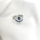 Bague en argent avec saphir bleu et zircons – Élégance royale