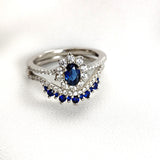 Bague en argent avec saphir bleu et zircons – Élégance royale