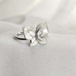 Bague papillon en argent rhodié et nacre blanche