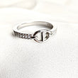 Bague en argent rhodié avec motif cercle et pavage de zircons