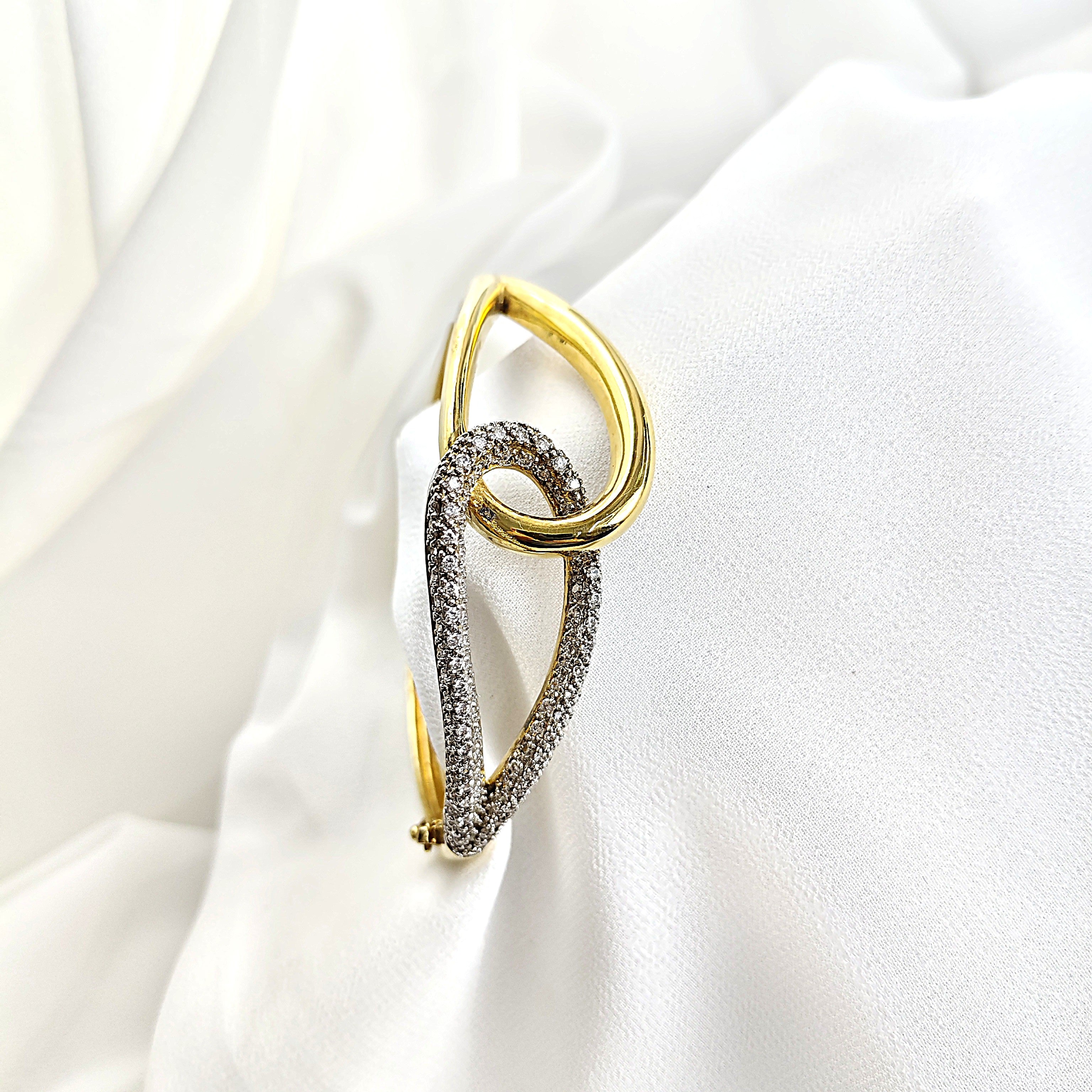 Bracelet en plaqué or design entrelacé avec zircons scintillants