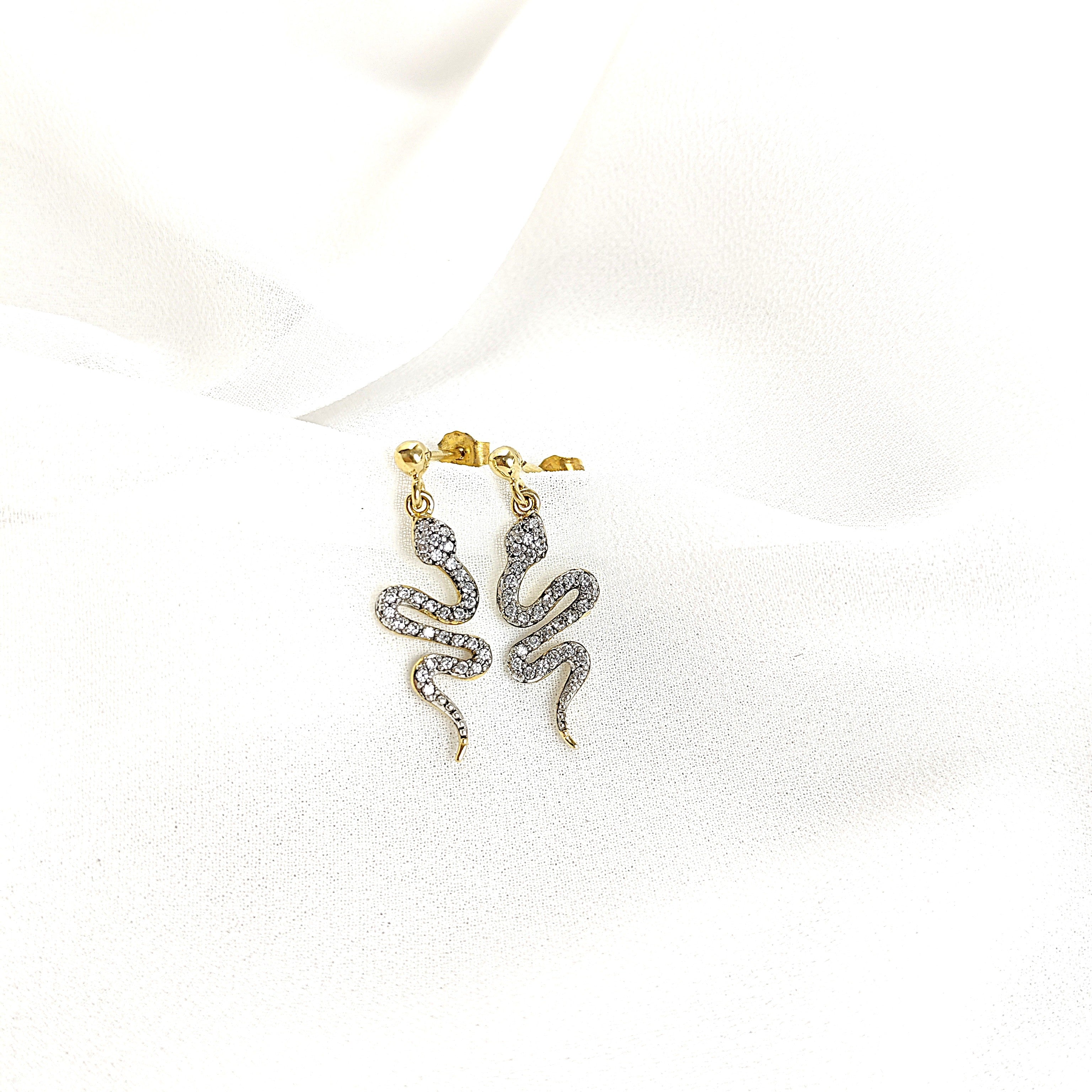 Boucles d’oreilles serpent en plaqué or pavées de zircons