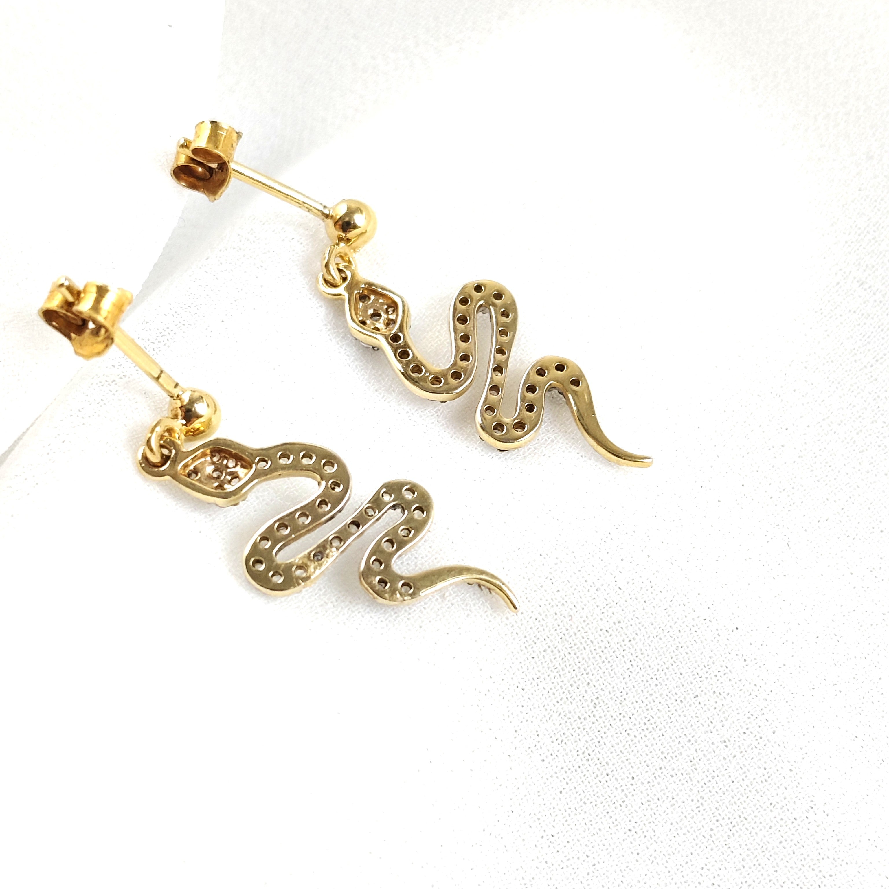 Boucles d’oreilles serpent en plaqué or pavées de zircons