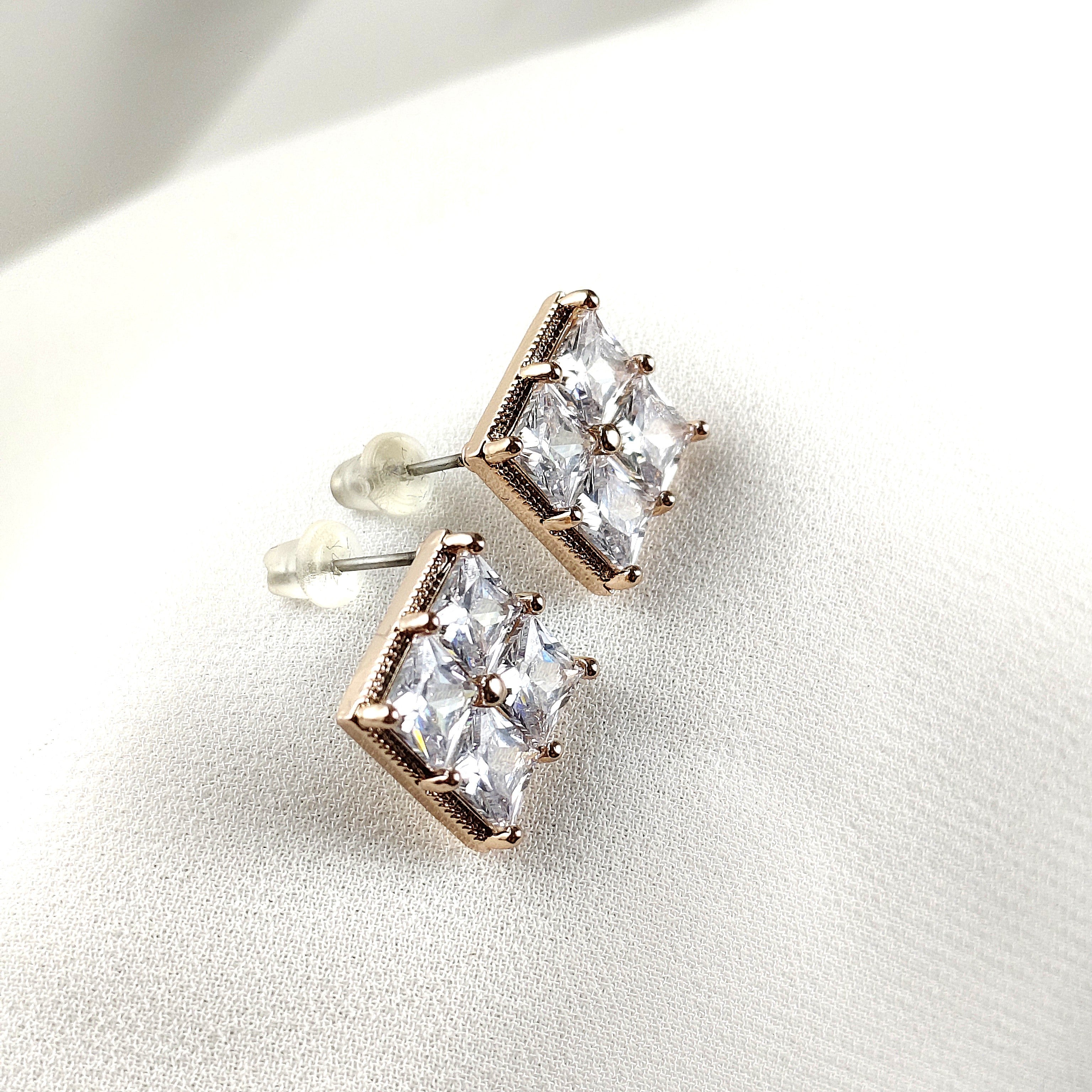 Boucles d’oreilles fantaisie carrées à cristaux scintillants