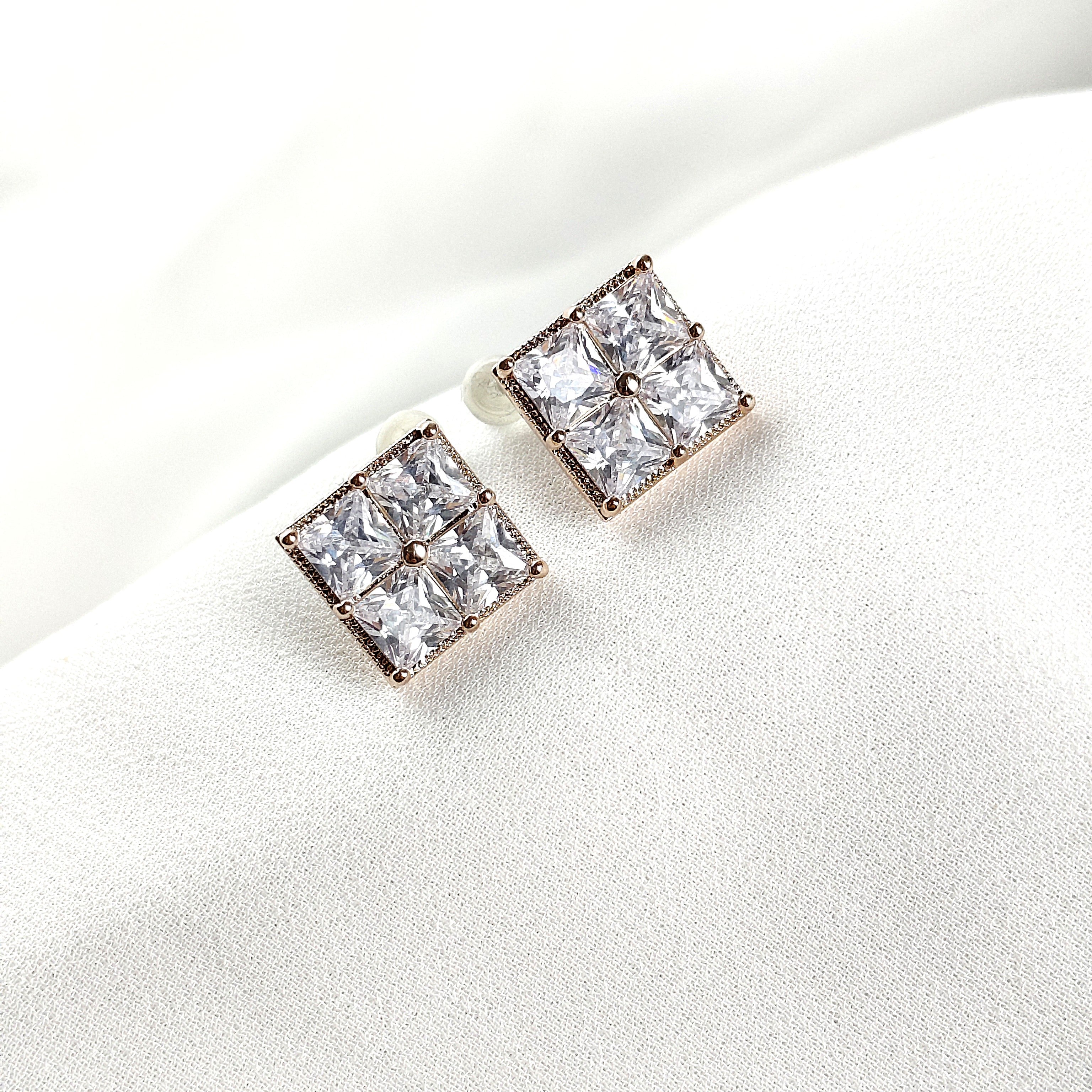 Boucles d’oreilles fantaisie carrées à cristaux scintillants