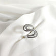 Bague en argent 925 forme ondulée sertie de zircons – Élégance moderne