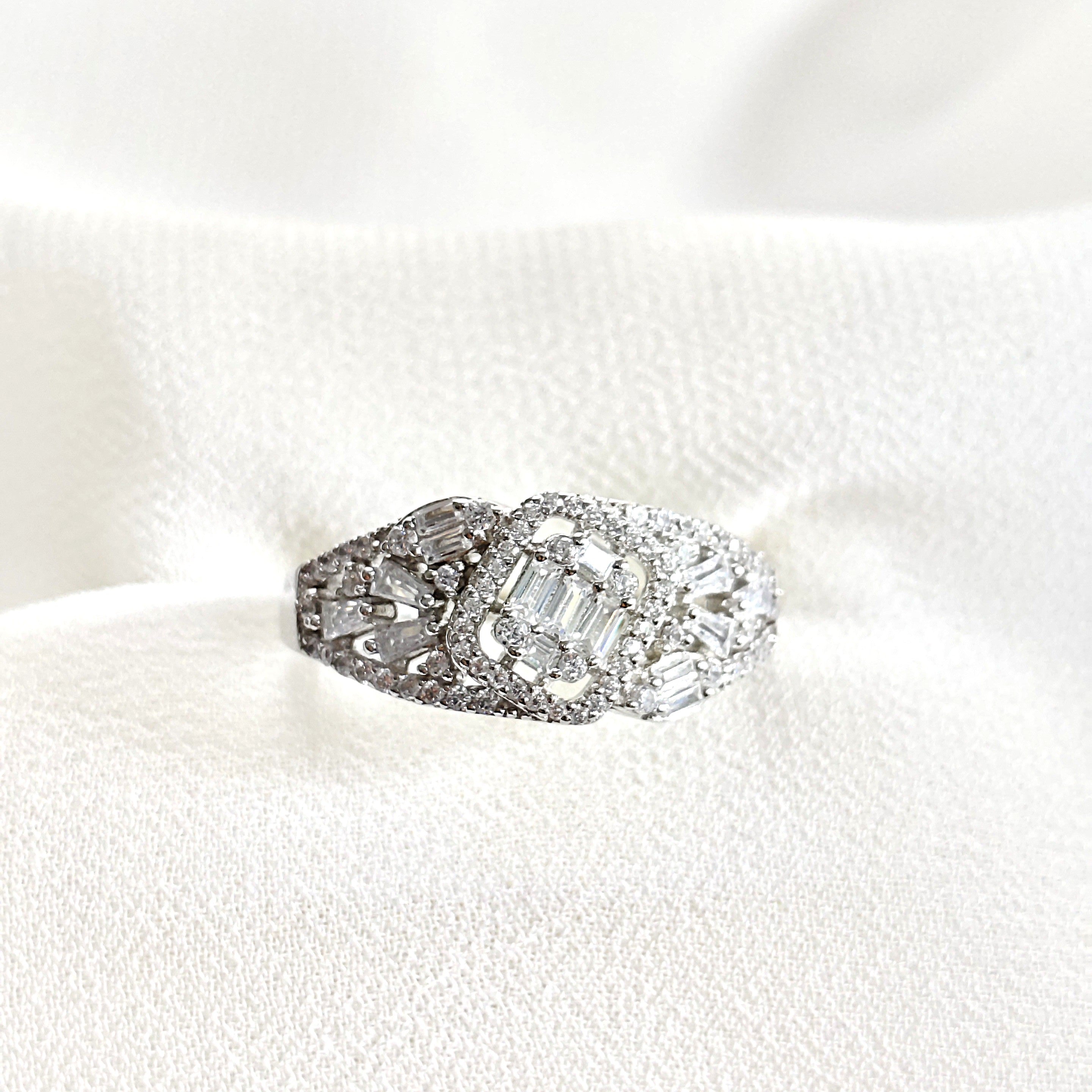Bague en argent 925 avec zircon taille émeraude – Prestige Éclatant