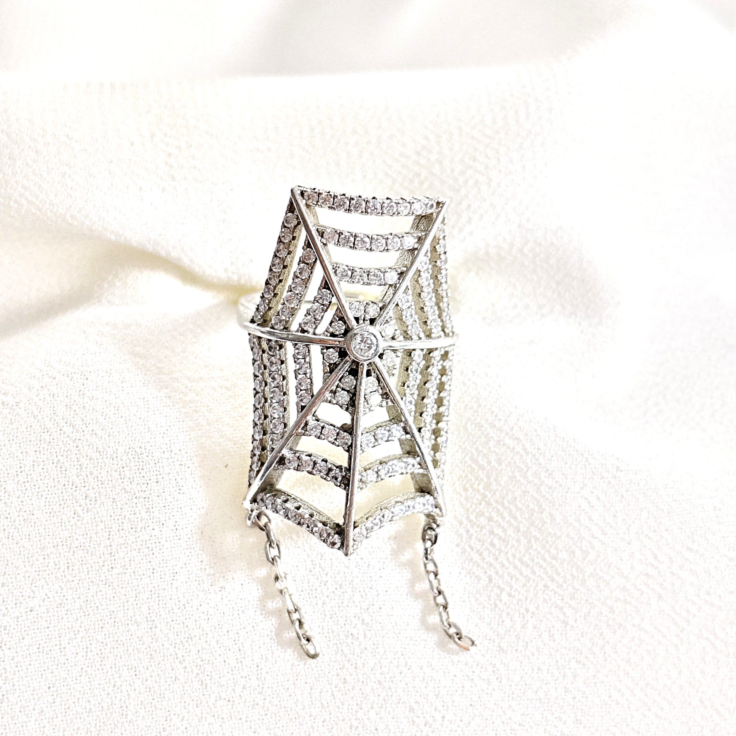 Bague en argent 925 “Toile d’Éclat” – Design arachnéen serti de zircons