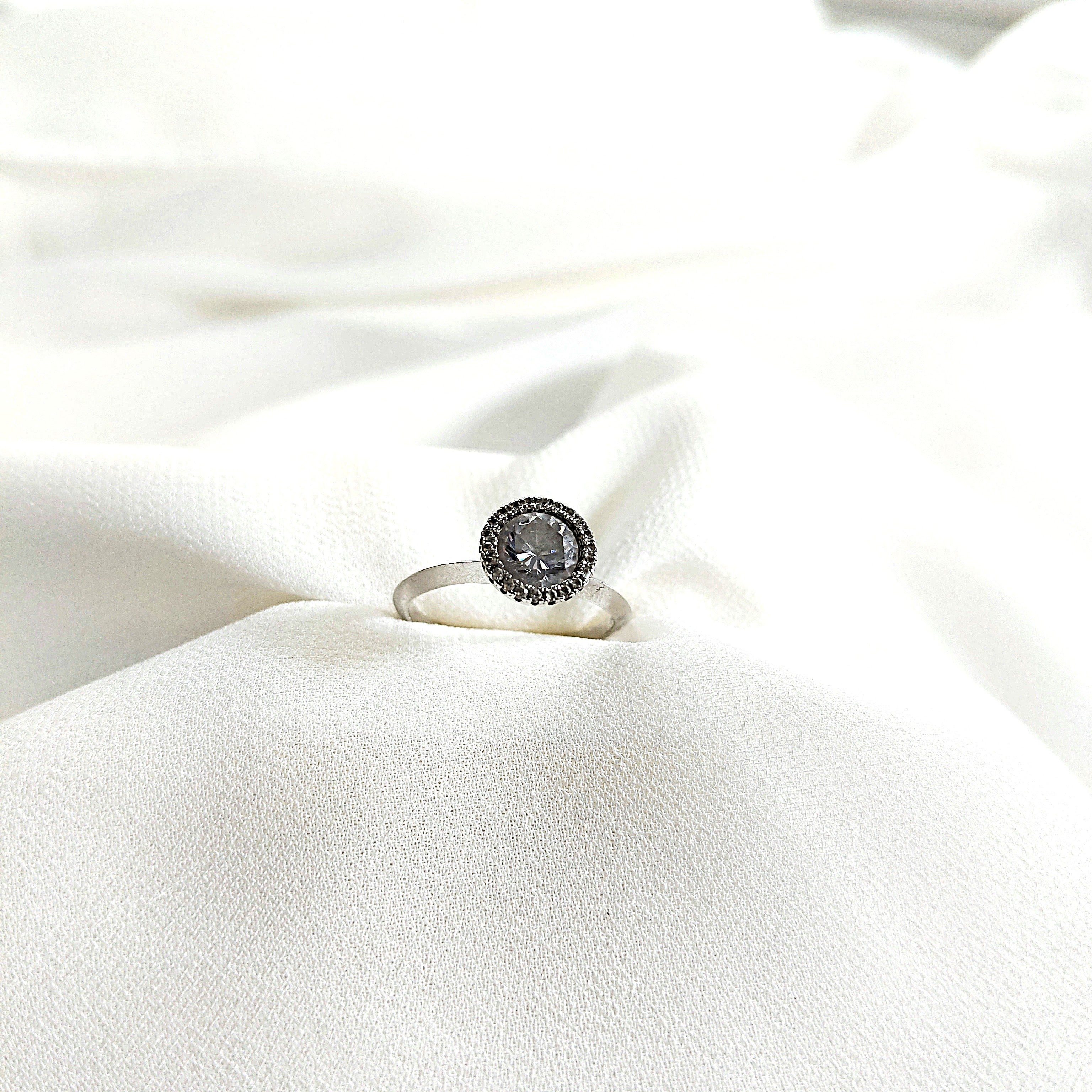Bague en argent 925 “Cercle d’Éclat” – Élégance intemporelle sertie de zircons