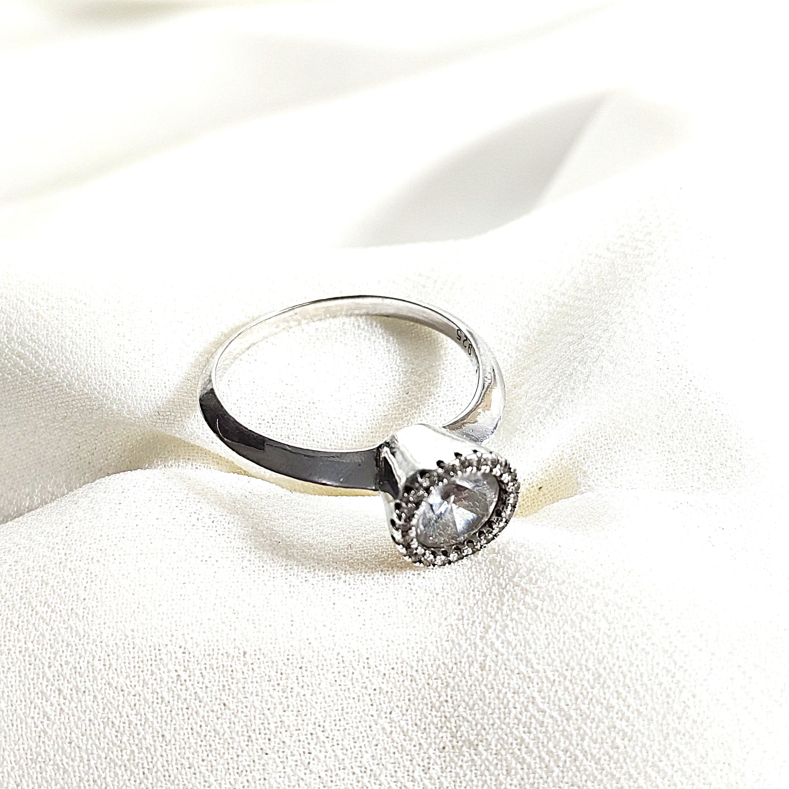 Bague en argent 925 “Cercle d’Éclat” – Élégance intemporelle sertie de zircons