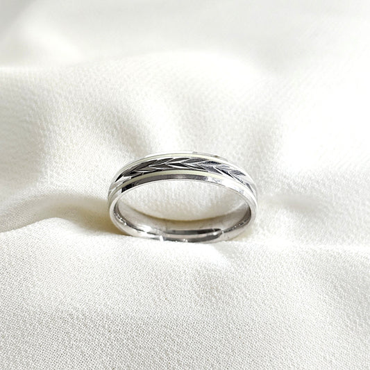 Bague Homme en argent motif gravé discret