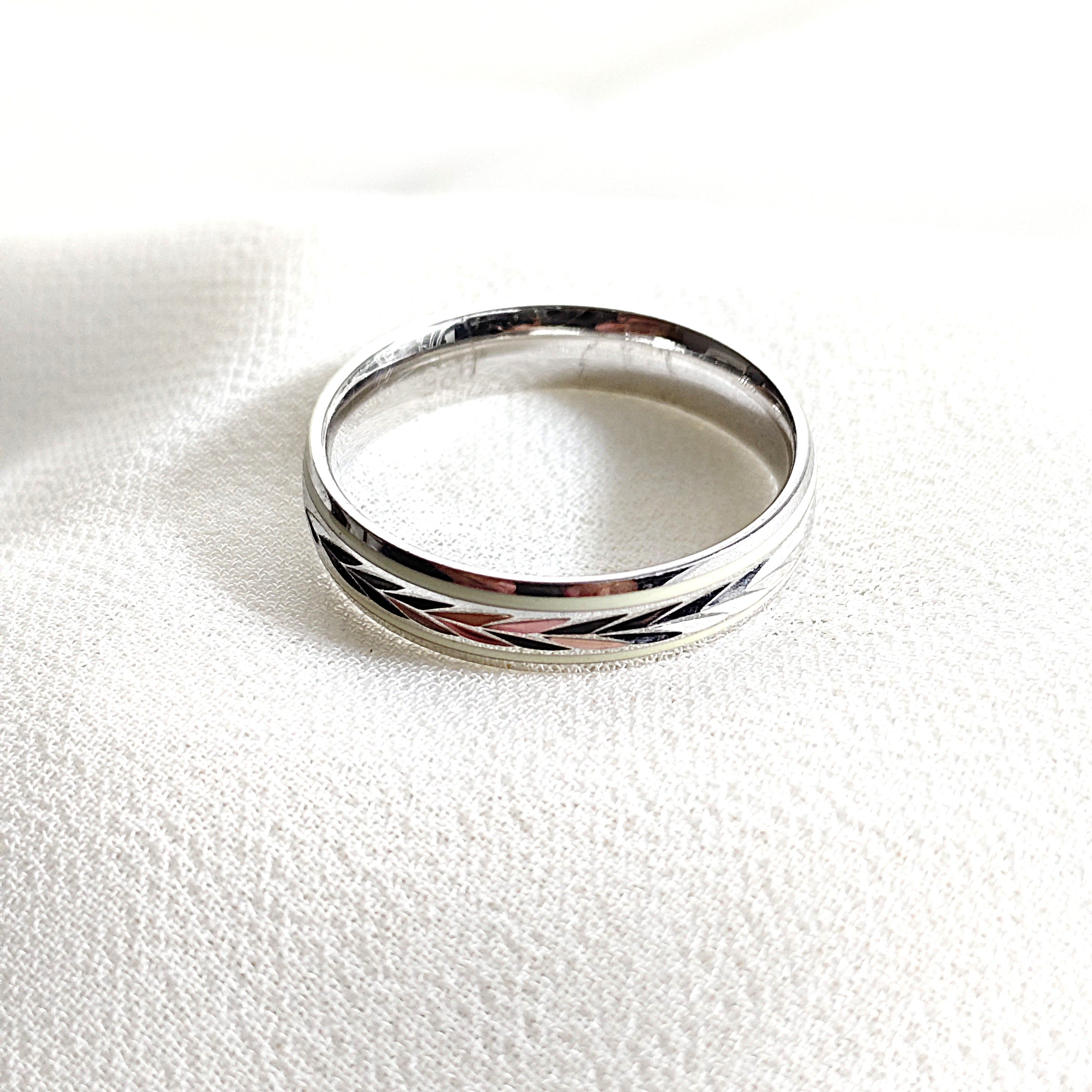 Bague Homme en argent motif gravé discret