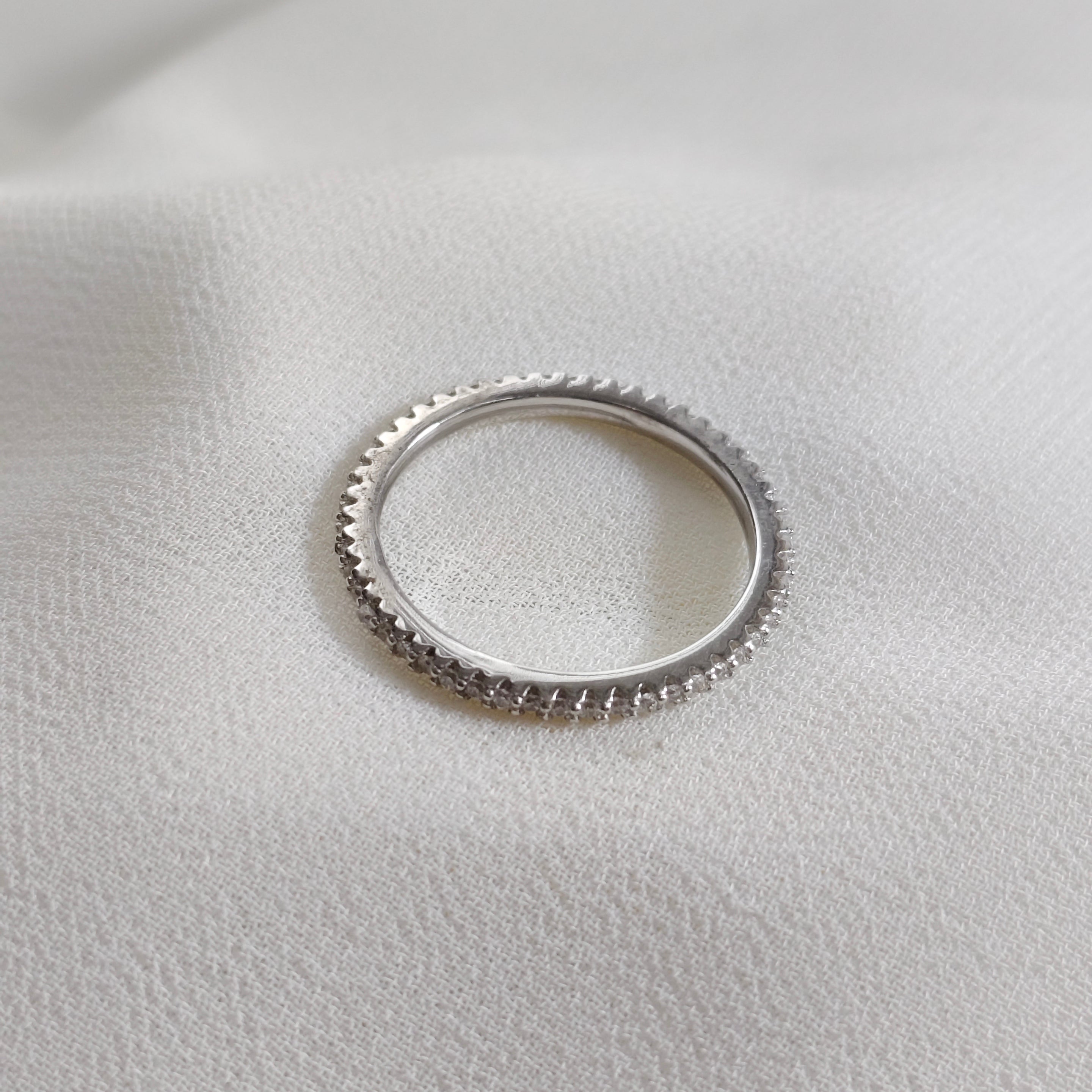 Bague en argent 925 “Élégance Pure” – Anneau fin serti de zircons étincelants