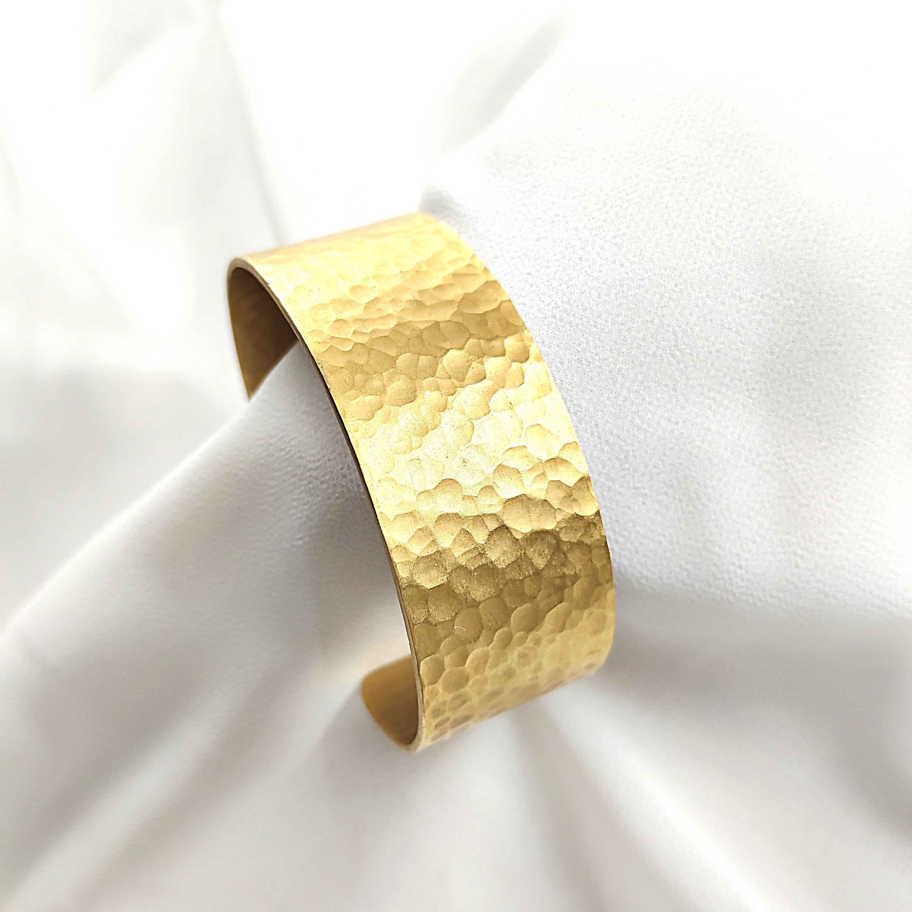 Bracelet martelé en plaqué or – Garantie 10 ans