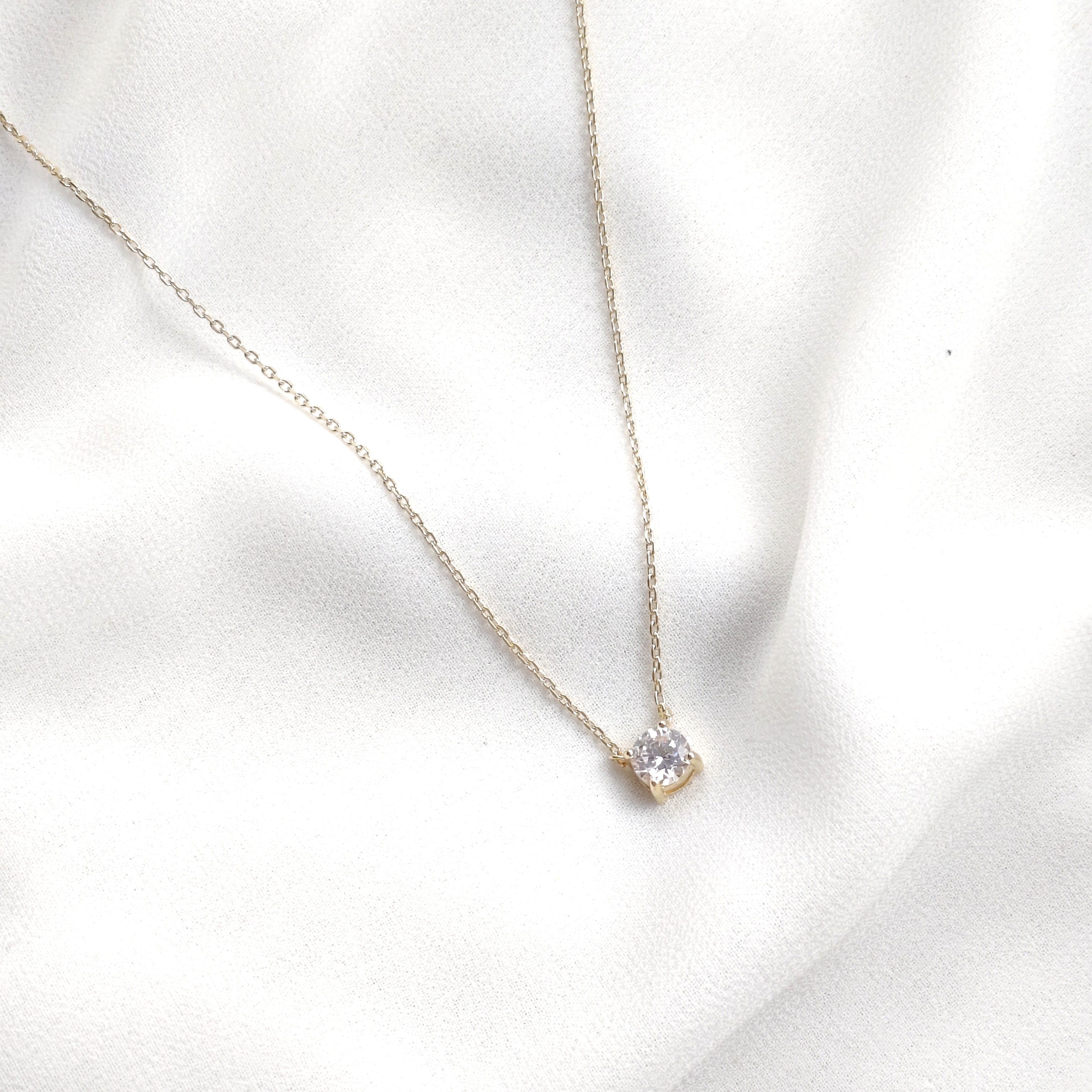 Chaîne solitaire zircon en plaqué or – Garantie 10 ans