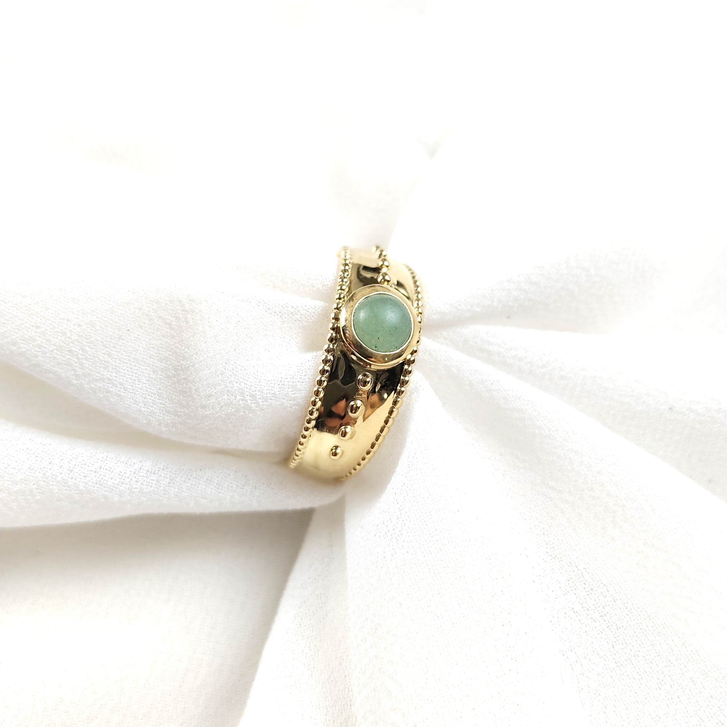 Bague pierre verte et perles dorées en plaqué or – Garantie 10 ans