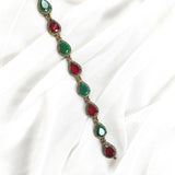 Gourmette antique en bronze avec pierres vertes et rouges