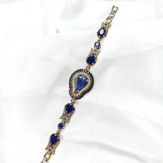 Gourmette antique en bronze avec pierres bleues royales