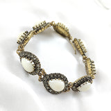 Gourmette antique en bronze avec pierres nacrées blanches