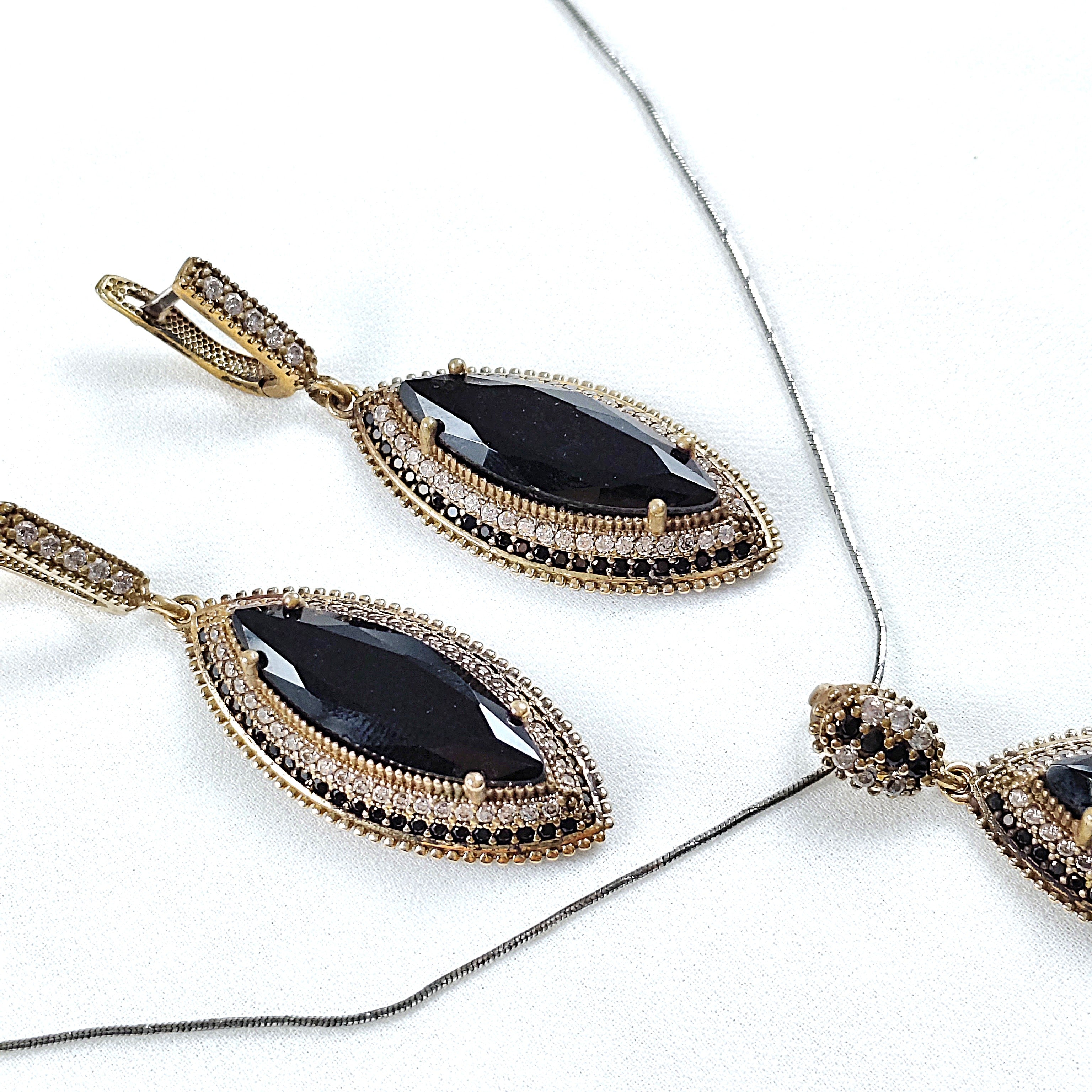 Parure antique en bronze avec pierres noires élégantes