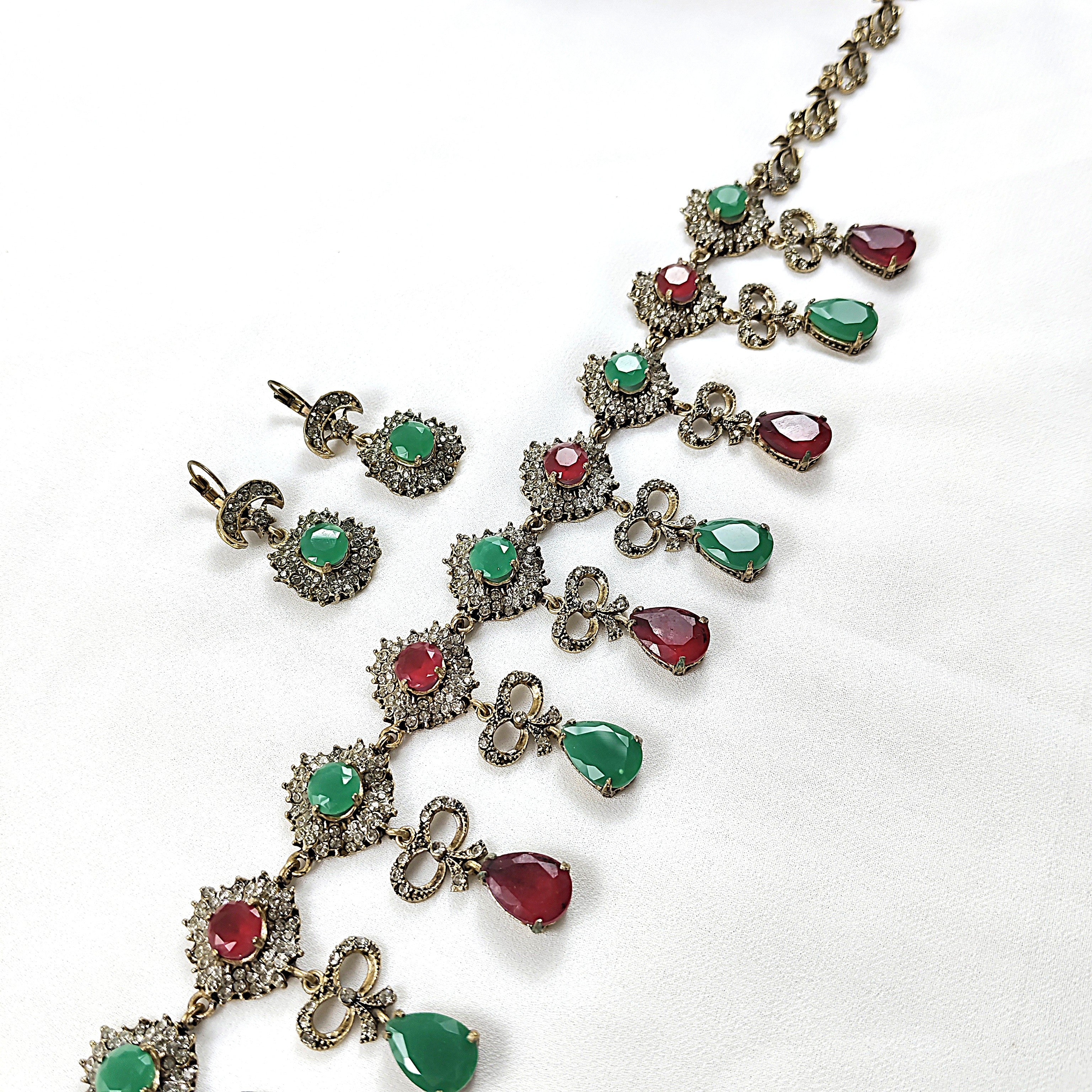 Jbine antique en bronze avec boucles assorties – pierres rouges et vertes