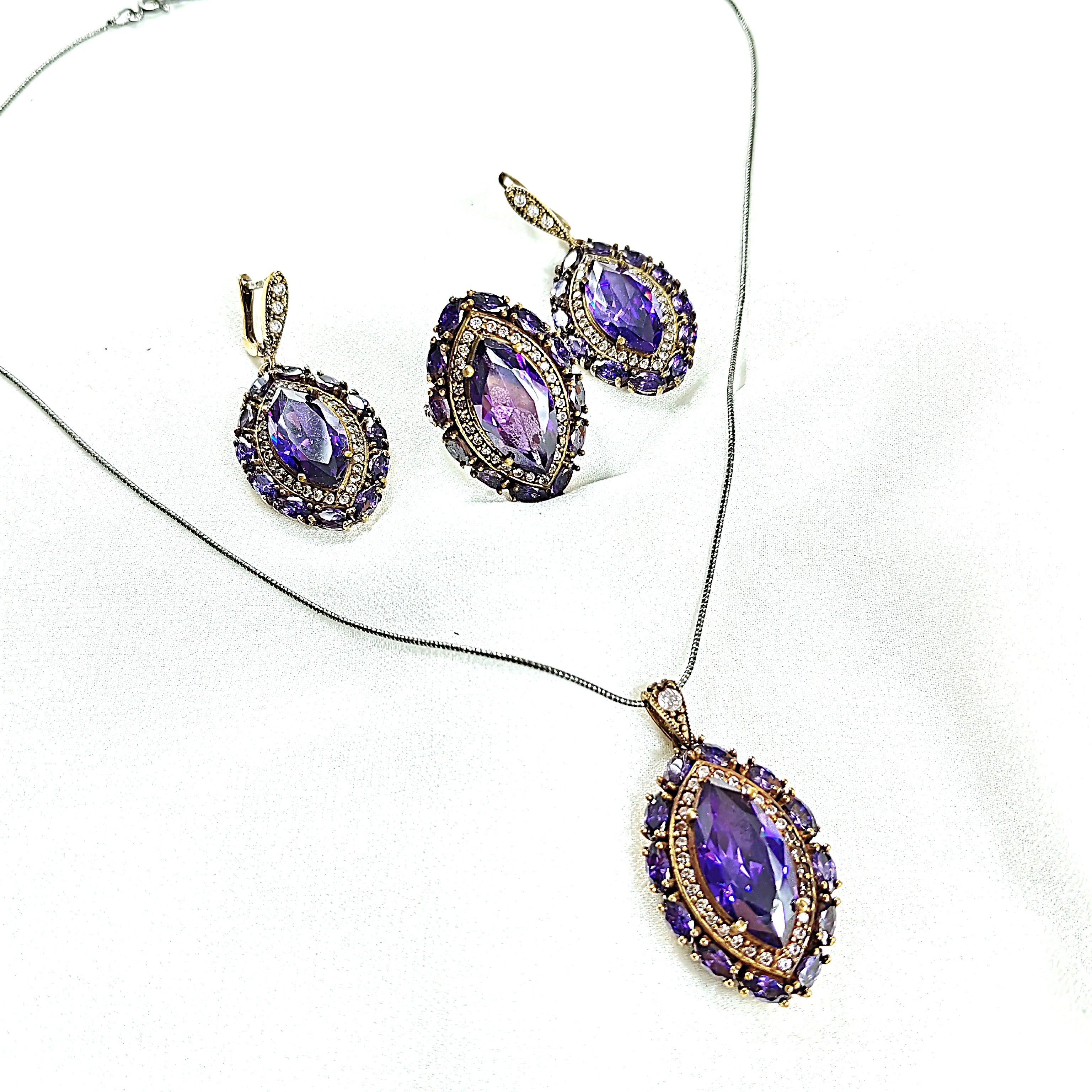 Parure antique – Élégance royale aux pierres violettes