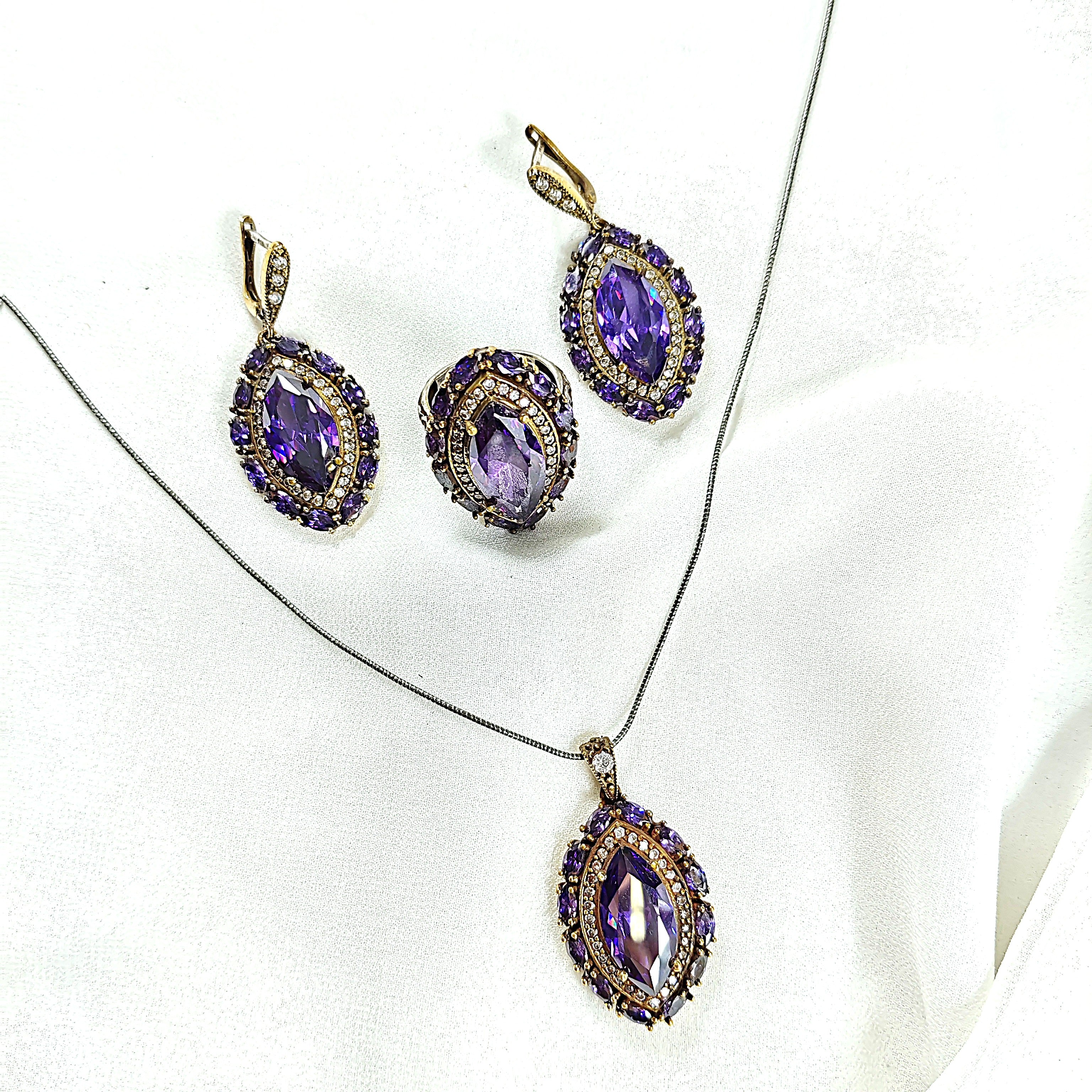 Parure antique – Élégance royale aux pierres violettes