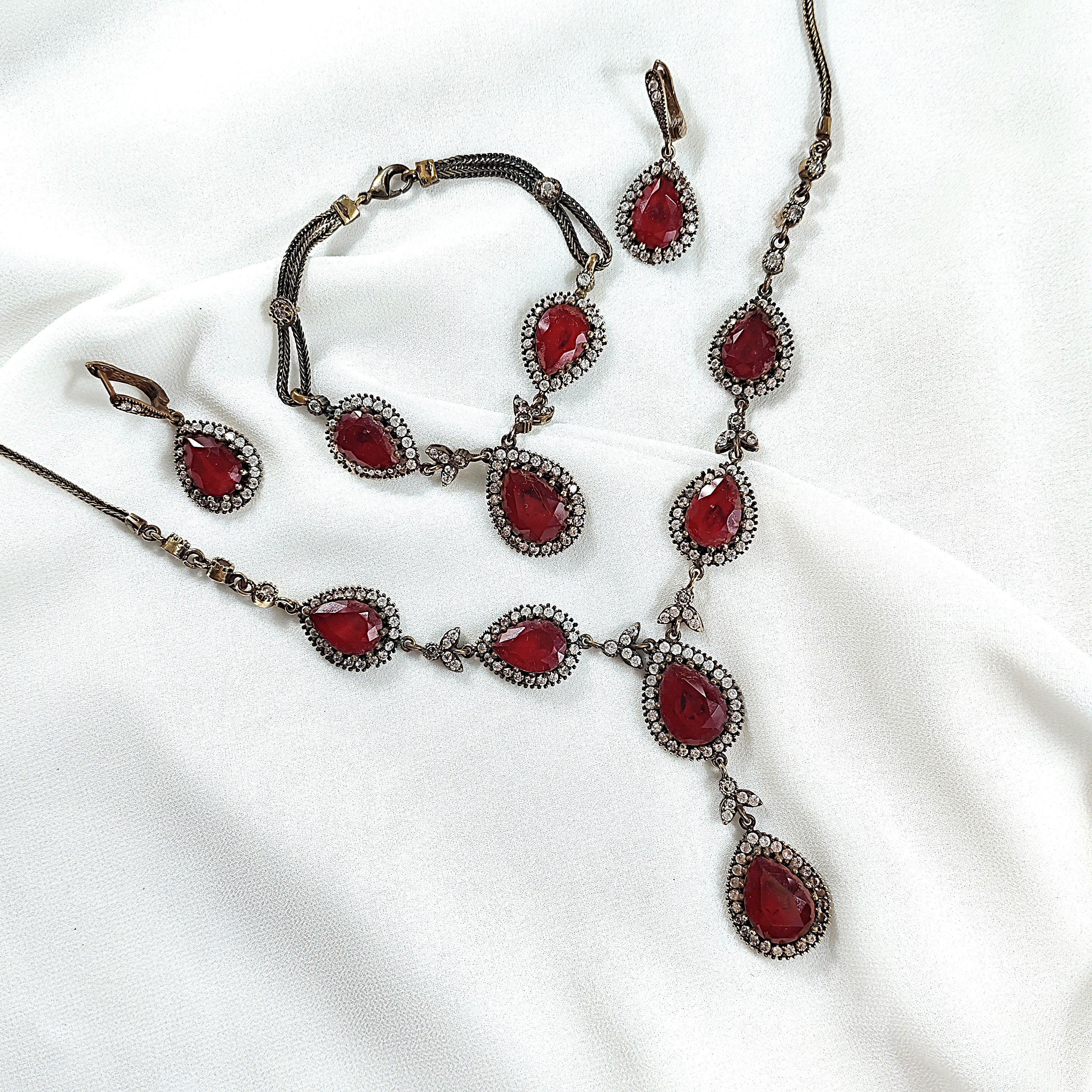 Parure en bronze et argent – Éclat impérial aux pierres rouges