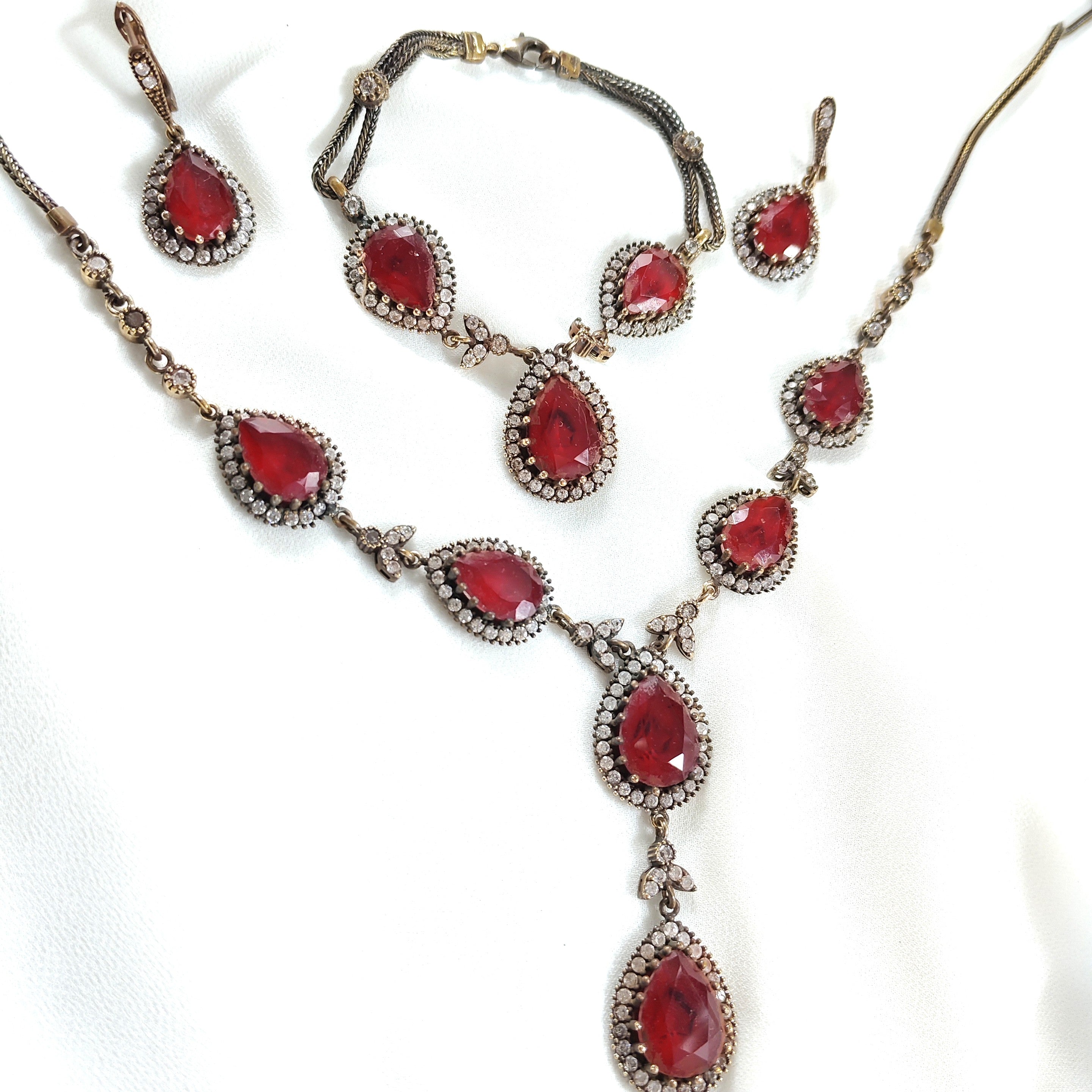 Parure en bronze et argent – Éclat impérial aux pierres rouges