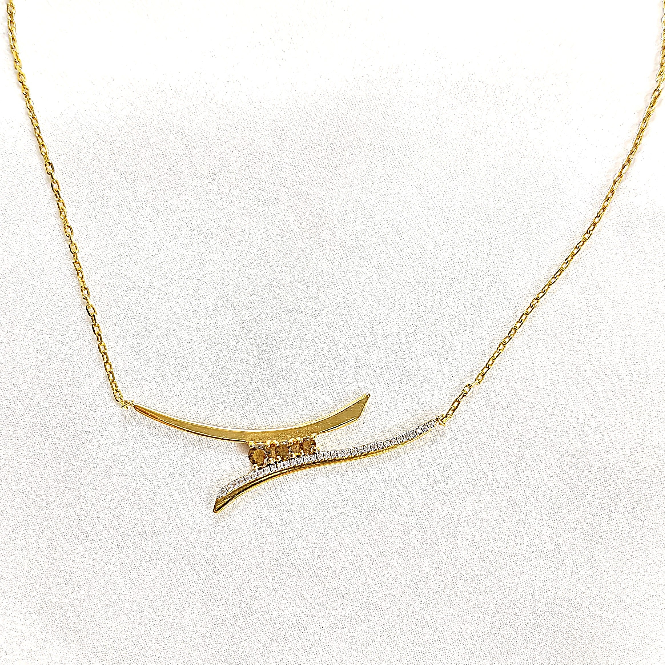 Collier en plaqué or CN – Design moderne et raffiné, garanti 10 ans