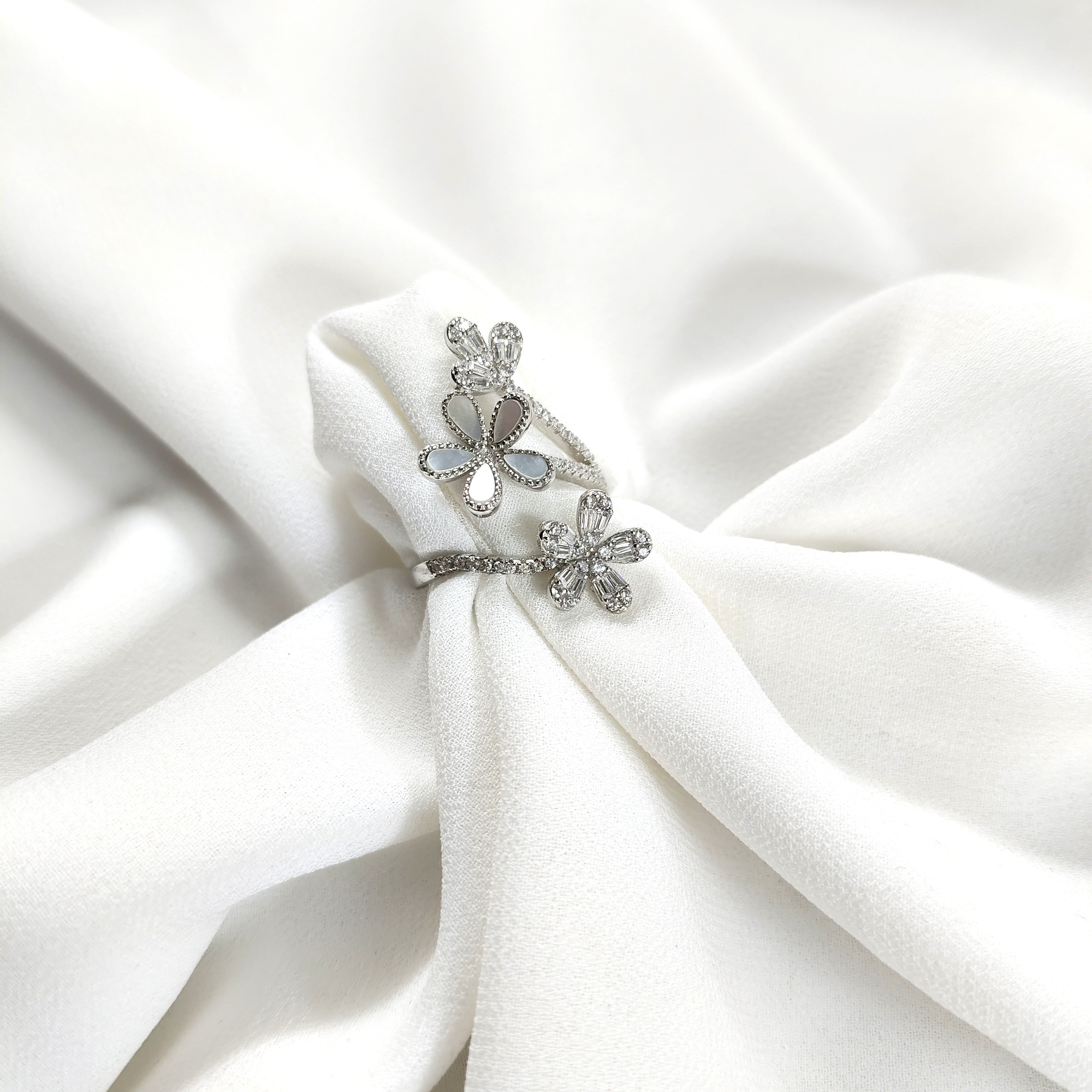 Bague en argent – Fleur d’éclat cristallin