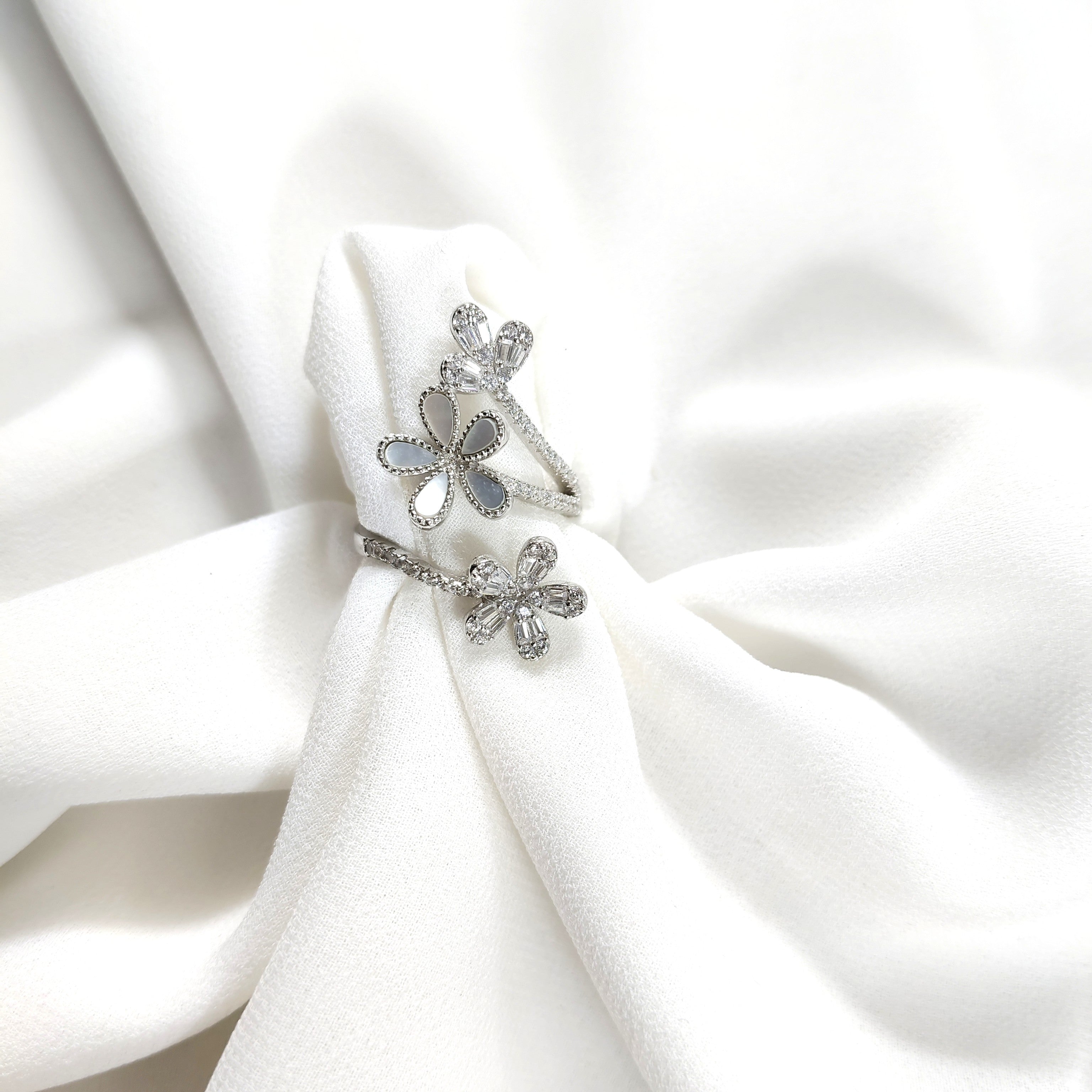 Bague en argent – Fleur d’éclat cristallin