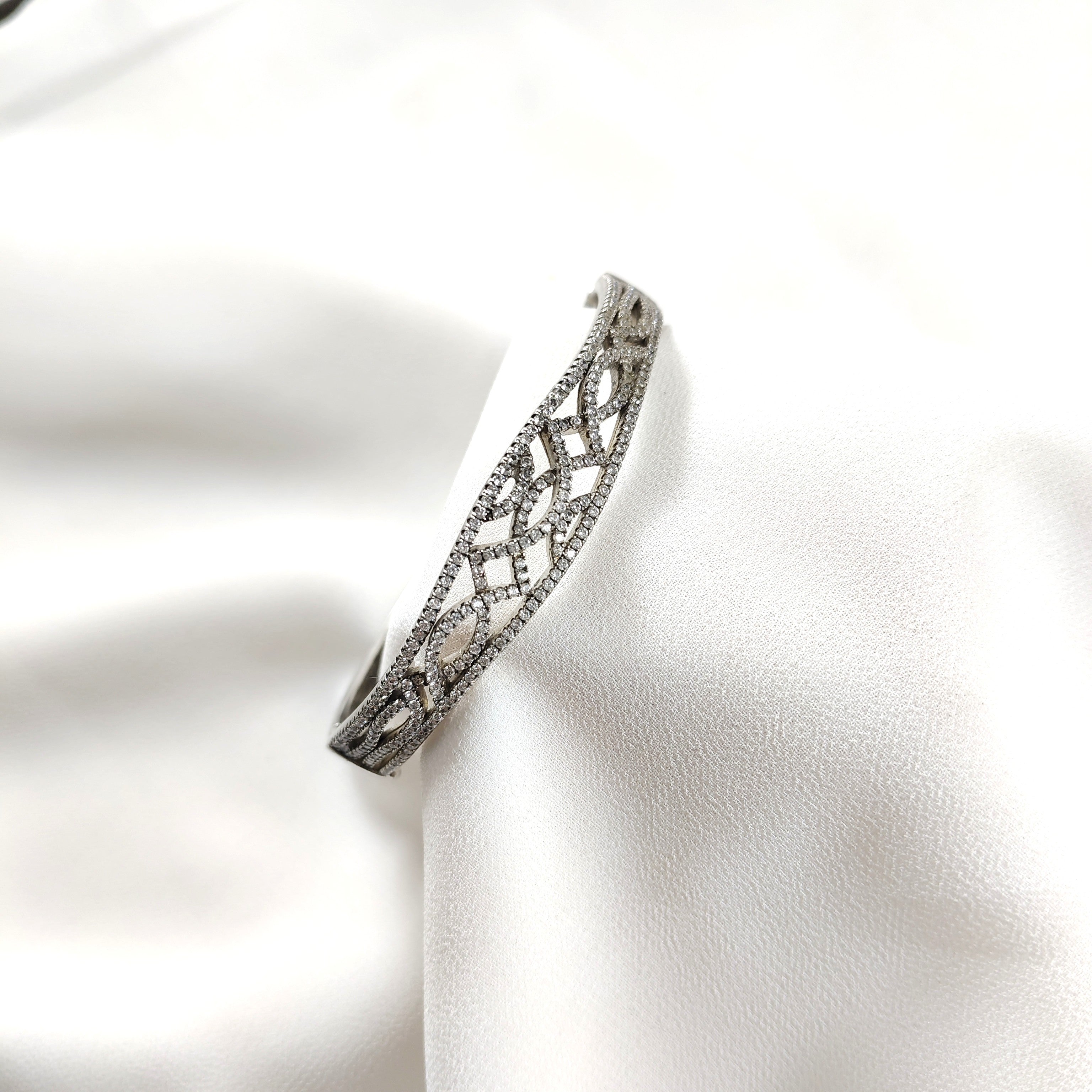 Bracelet en argent – Raffinement ajouré et éclat intemporel