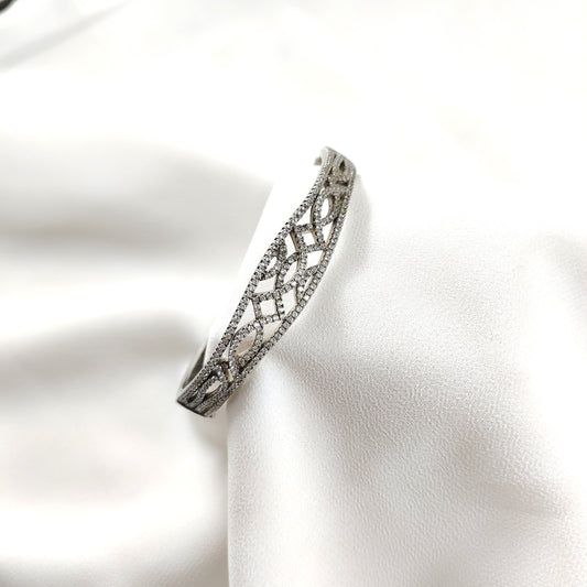 Bracelet en argent – Raffinement ajouré et éclat intemporel