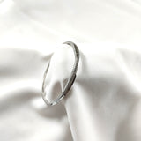 Bracelet en argent – Élégance ondulée sertie de cristaux