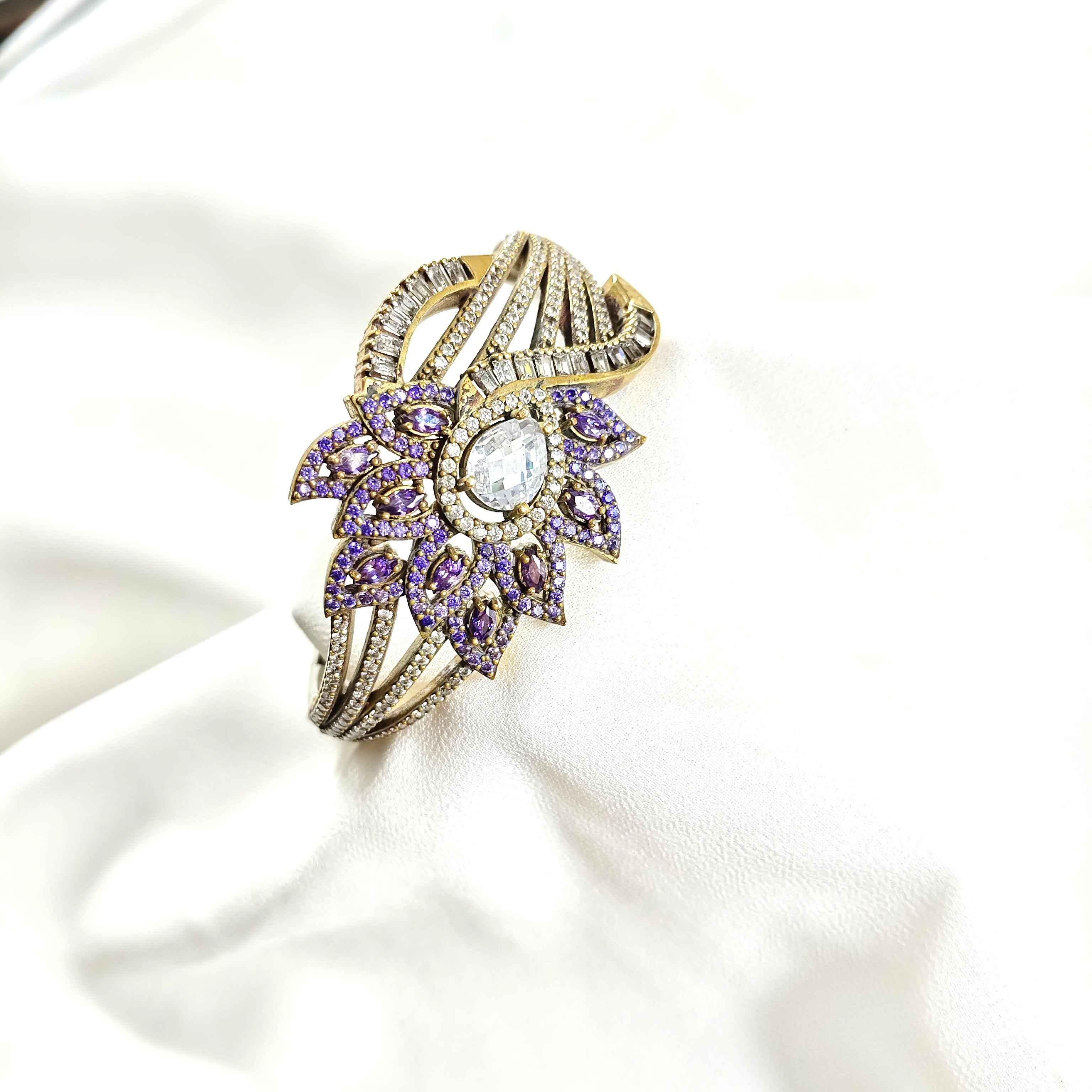 Bracelet antique  – Fleur impériale aux éclats d’améthyste