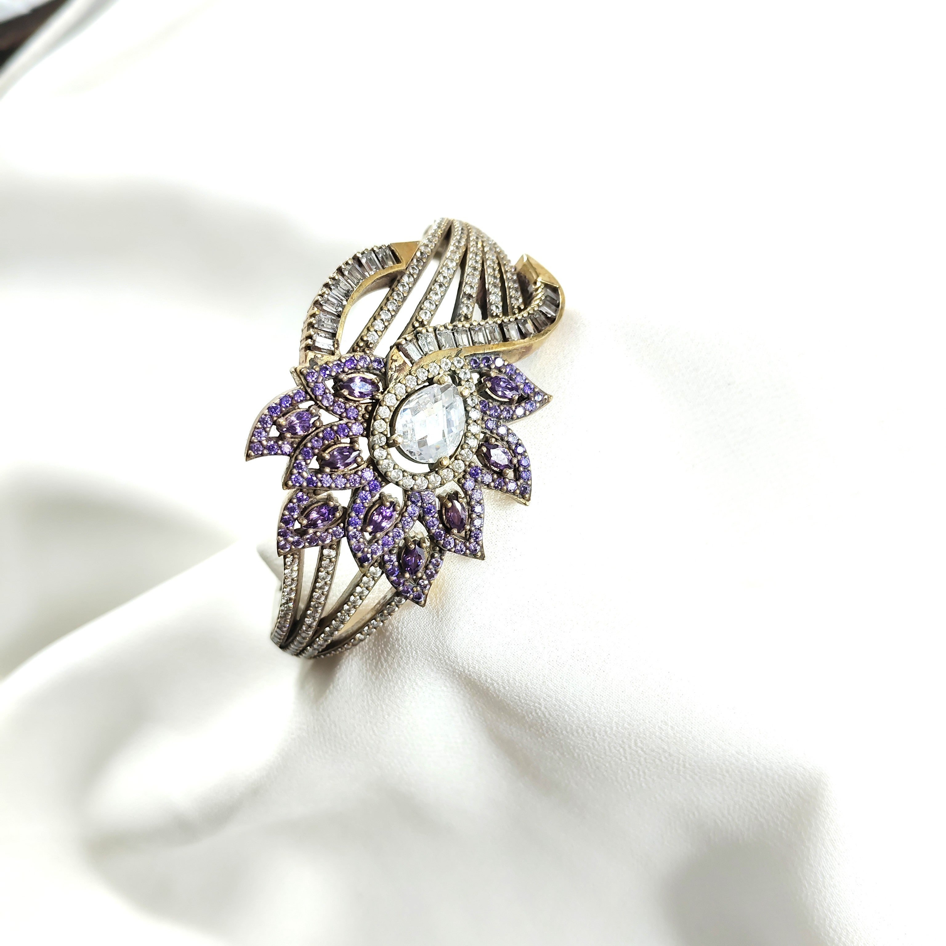 Bracelet antique  – Fleur impériale aux éclats d’améthyste